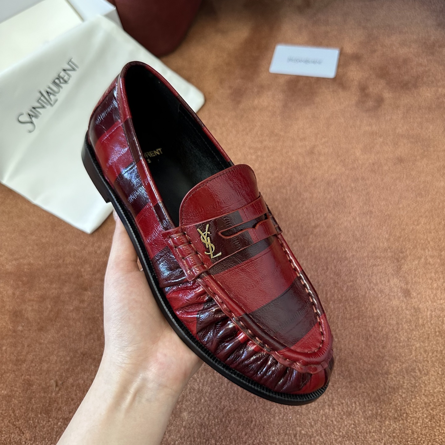 생로랑 YSL 앞코 덮인 장어가죽 뮬 로퍼 108291 이미지 2