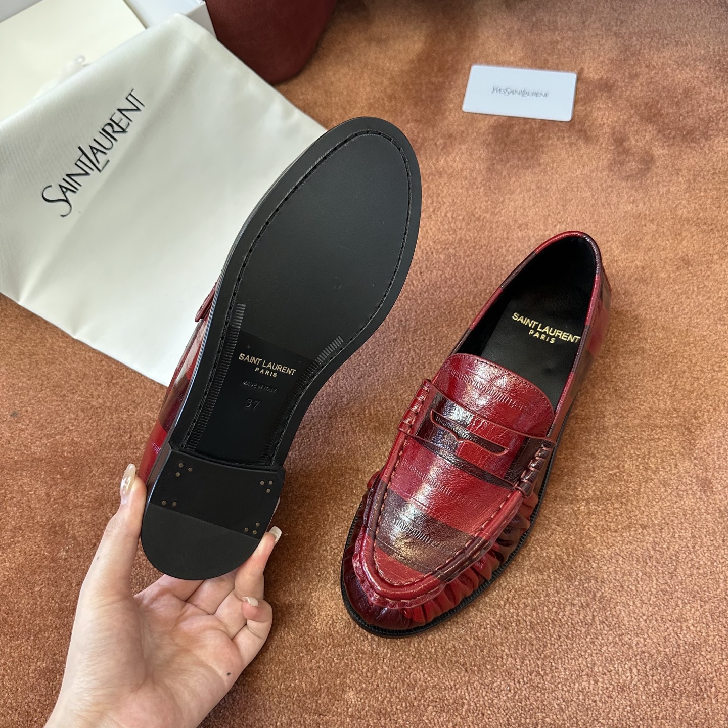 생로랑 YSL 앞코 덮인 장어가죽 뮬 로퍼 108291 이미지 8