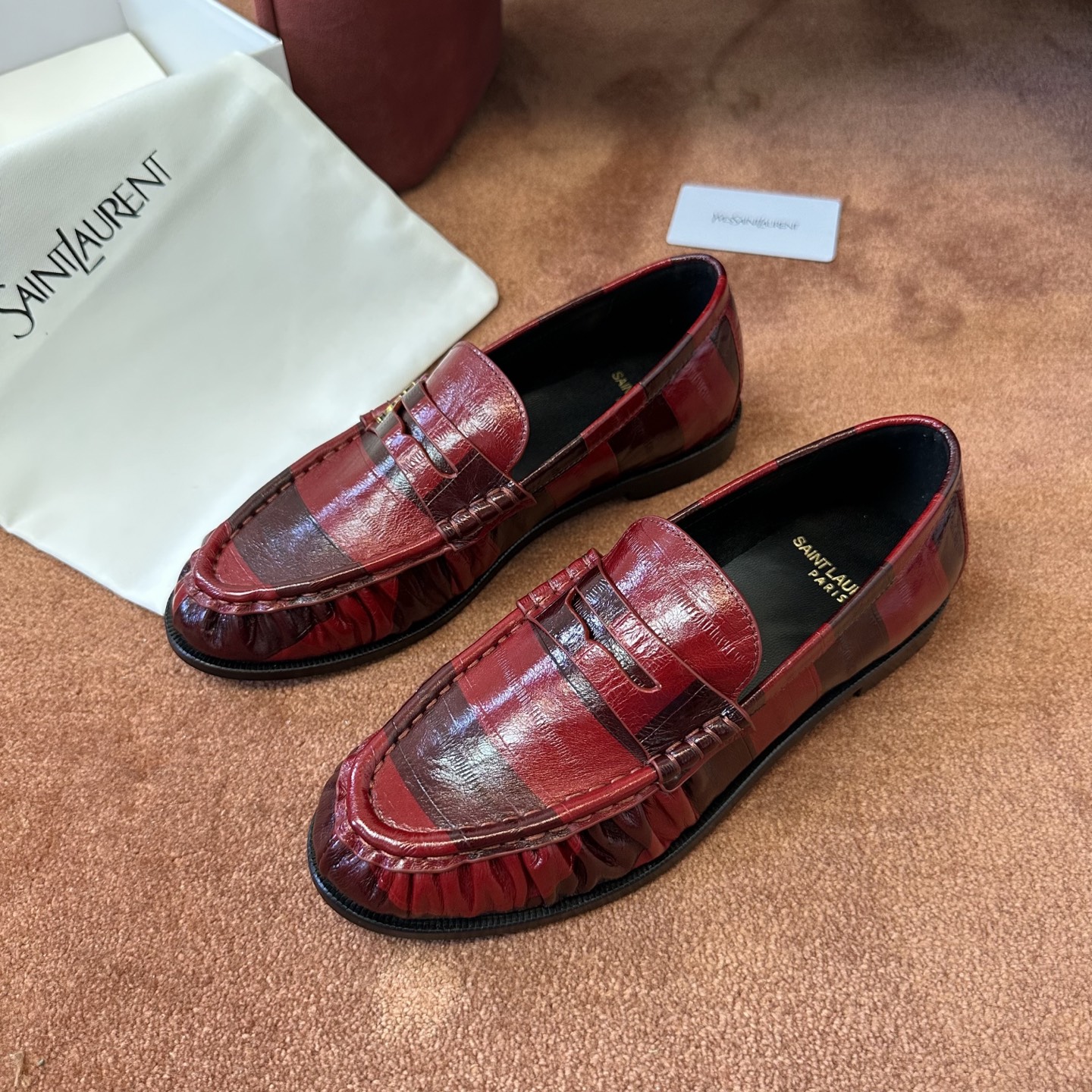 생로랑 YSL 앞코 덮인 장어가죽 뮬 로퍼 108291 이미지 4