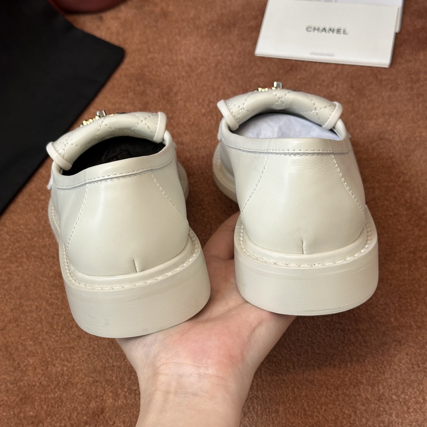샤넬 퀼팅 앤티크 CC 로고 화이트 로퍼 상세 이미지 8