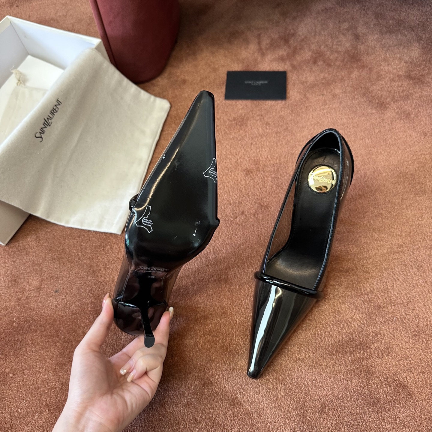생로랑 블랙 포인티드 토 투명 펌프스 힐 상세 이미지 7
