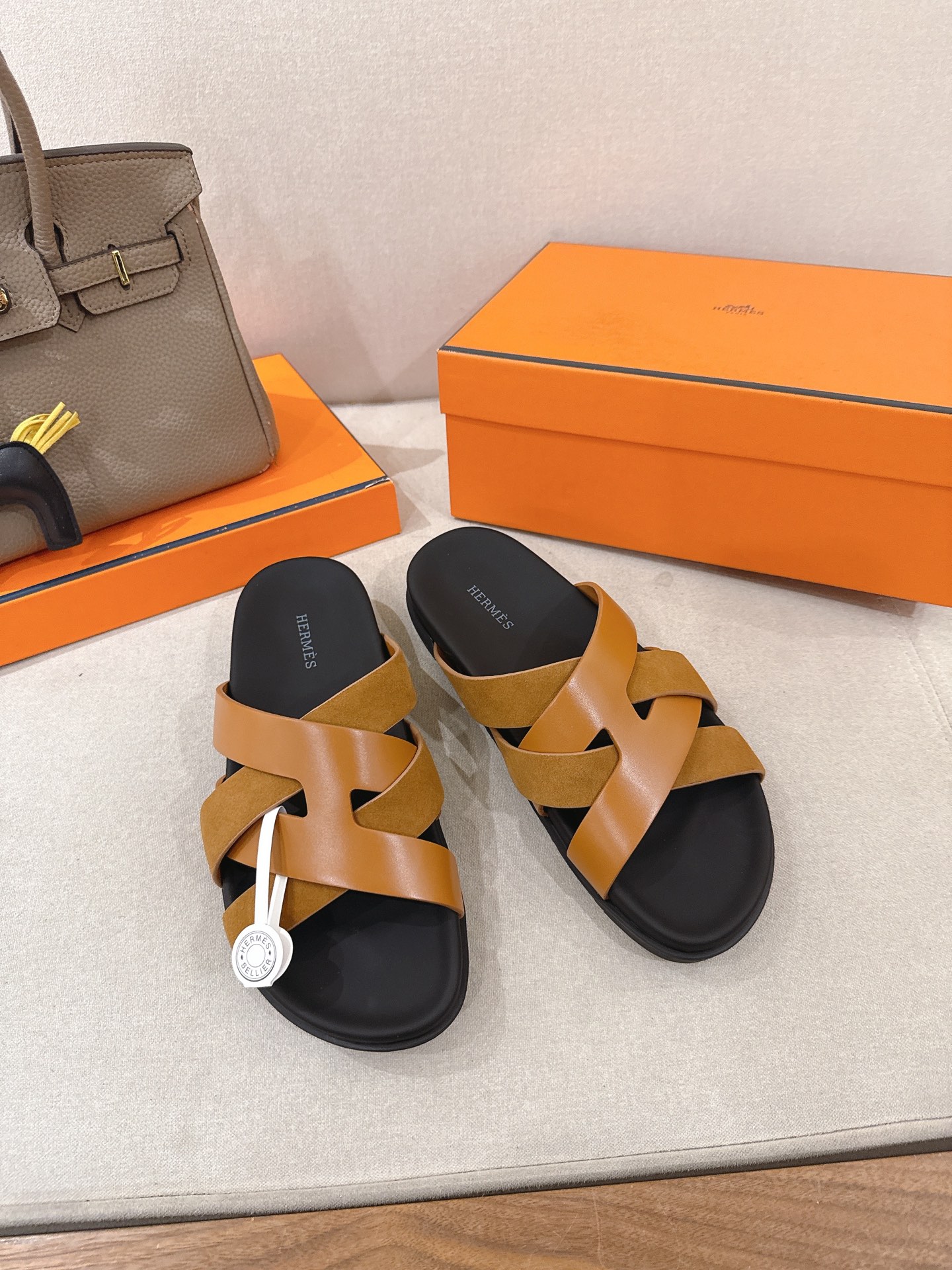 NO:724538,『Latest color matching on the official website』 Erjiu slip-on sandals full range for women and men Herme*2026 new H slippers, bright and fresh ~ fashionable, energetic and youthful atmosphere. No need to explain, everyone who has bought it knows TPU non-slip outsole 35-39 women's size (40 customized, non-returnable) Men's size 3945 (45 customized, non-refundable), slippers, hermes, sandals, slippers19860909『官网最新配色』 二舅拖凉鞋全系列女款男款 Herme*2026新款H拖鞋 鲜艳清新 ～时尚活力青春气息 不多解释了,买过的都知道 TPU防滑大底 35-39女码（40定做不退换）男码3945(45定做不退换),拖鞋,hermes,sandals,slippers,Women's Shoes