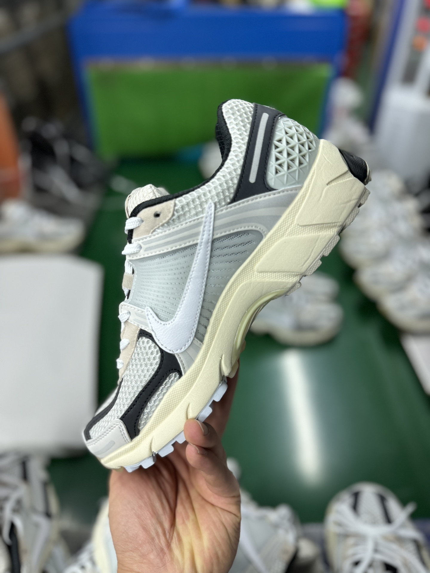 LW版本独家实拍NK Zoom Vomero 5 网面透气休闲鞋  FN7649-110