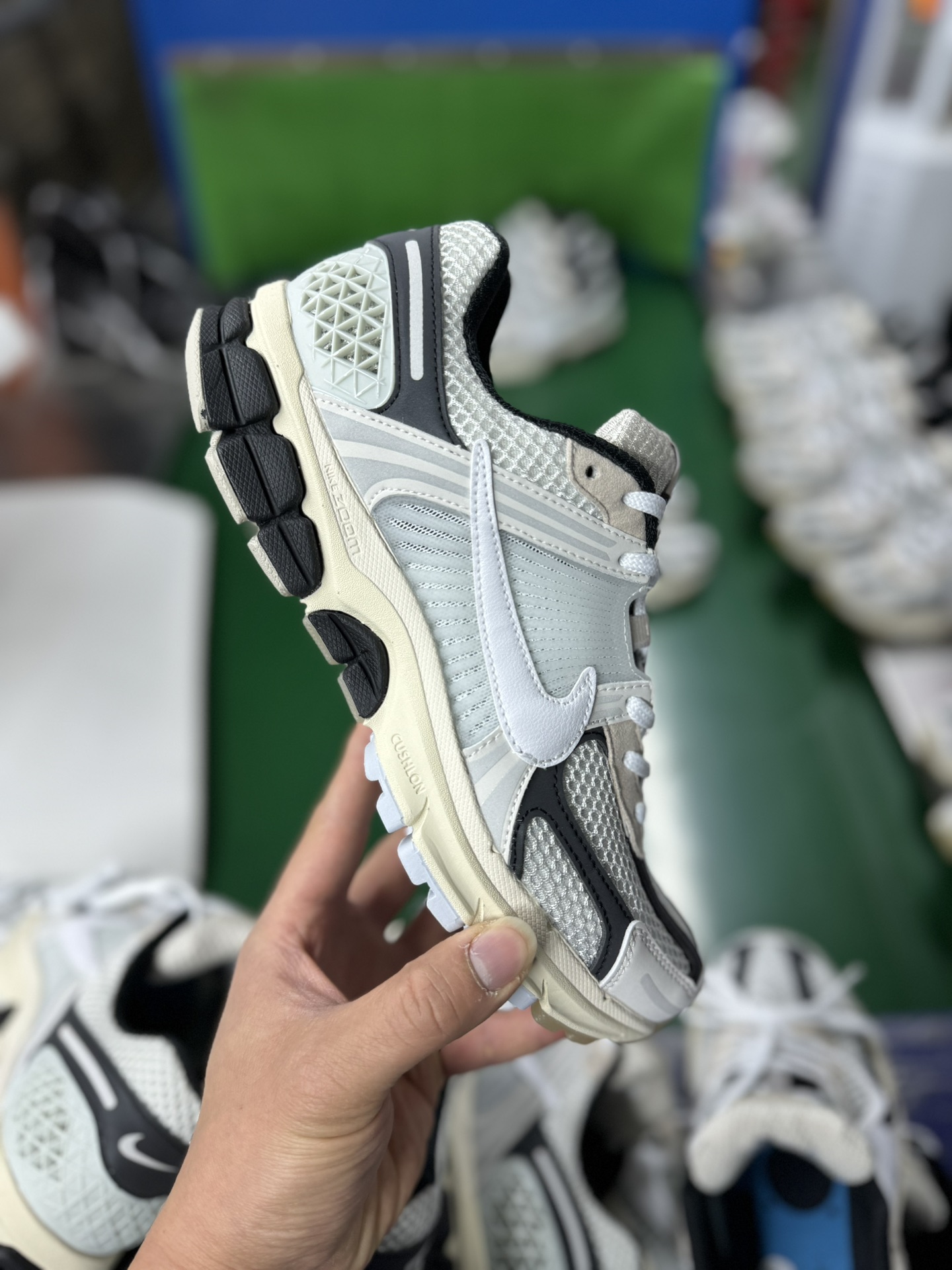 LW版本独家实拍NK Zoom Vomero 5 网面透气休闲鞋  FN7649-110