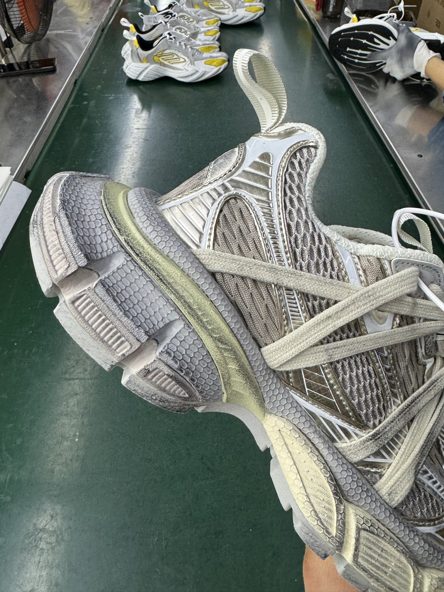 P460 VG版蜘蛛侠Balenciaga Phantom Sneaker 3XL  Track Trainer 户外轮廓和复杂鞋面结构的同时