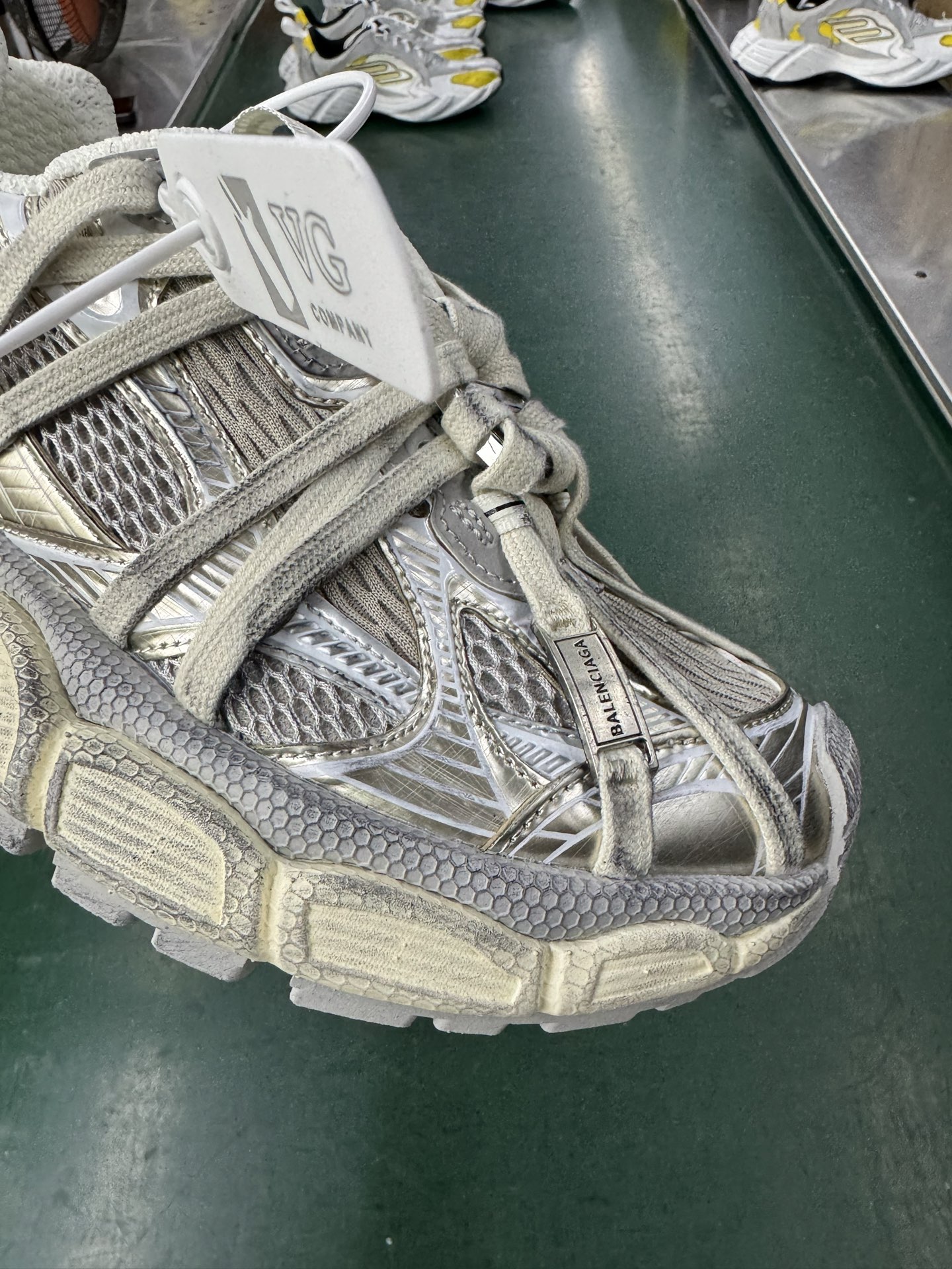 P460 VG版蜘蛛侠Balenciaga Phantom Sneaker 3XL  Track Trainer 户外轮廓和复杂鞋面结构的同时