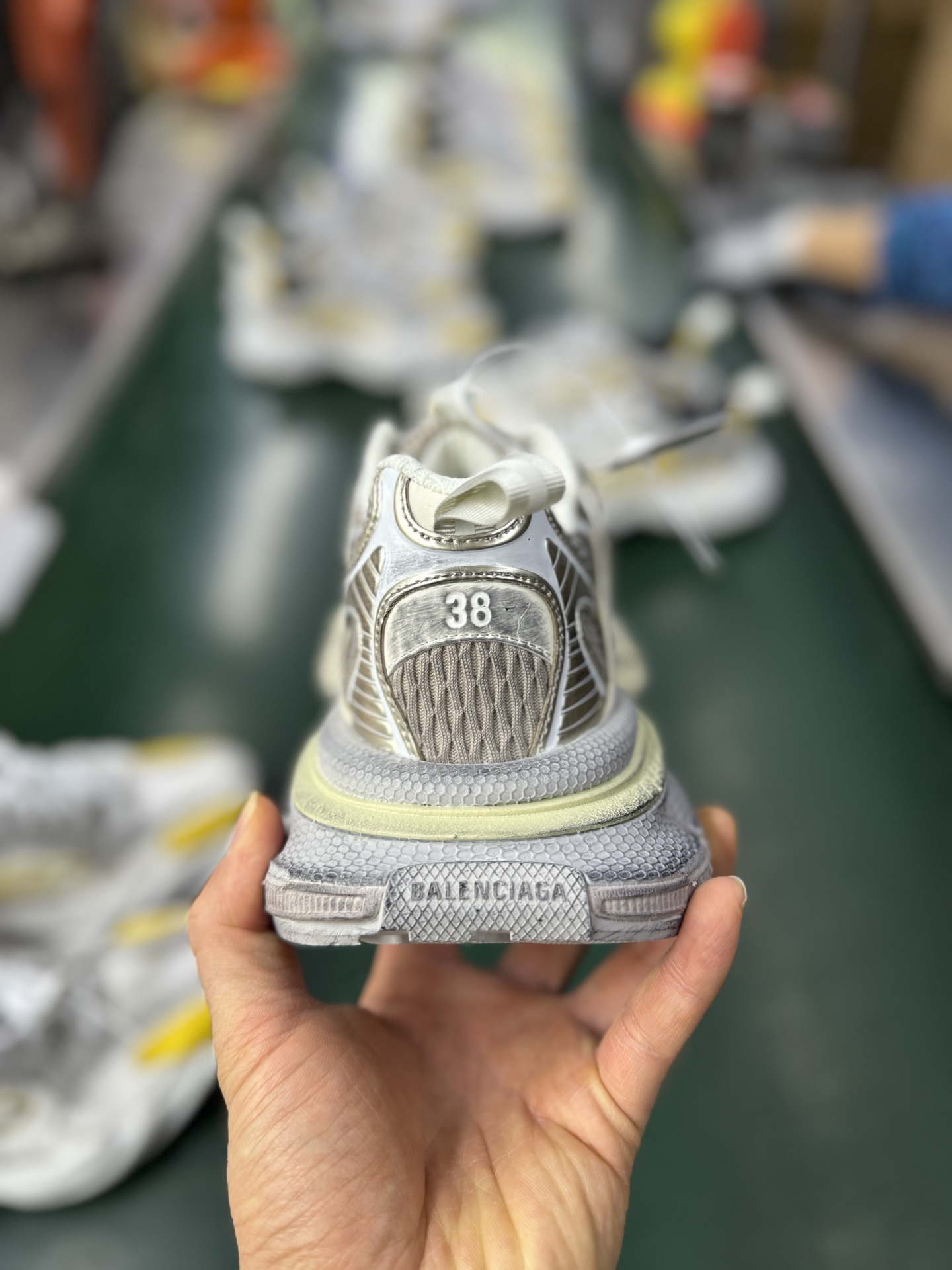 P460 VG版蜘蛛侠Balenciaga Phantom Sneaker 3XL  Track Trainer 户外轮廓和复杂鞋面结构的同时