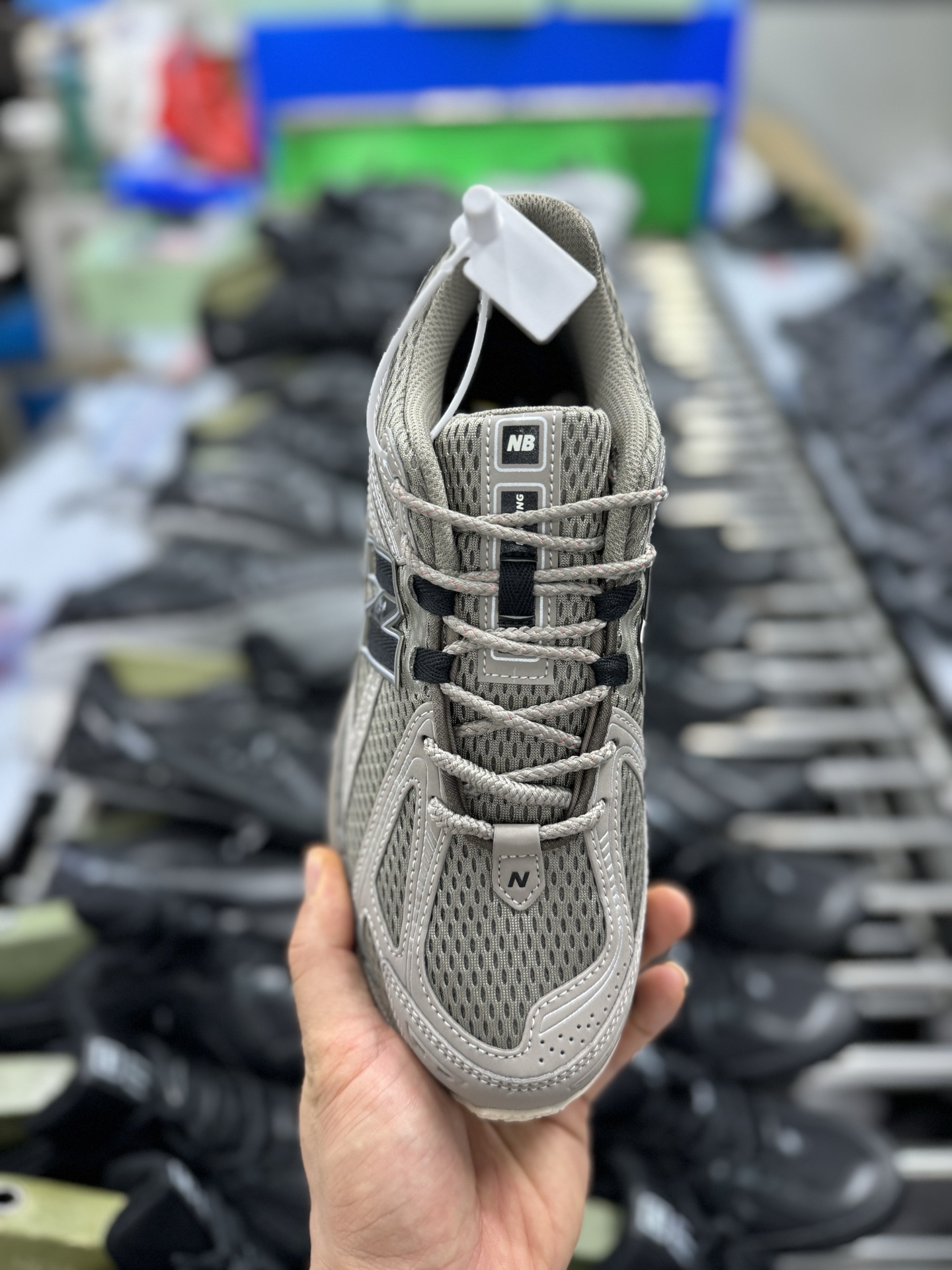 P220New Balance U1906ROB经典灰 NB新百伦潮流复古织物皮革减震防滑耐磨轻便低帮跑步鞋 原档数据独立私模大底 唯一正确六层组合大底 RB前软后硬 百分百还原原鞋脚感 基于市场现有版本全新升级调整 NB市场最强产物 全网最全配色加持 全套原楦原纸板原厂数据开发 全鞋电脑针车加持 原厂网布 原装进口头层翻毛皮料正确绒感卡色 正确中底拉帮中底网布细节 一比一手工擦旧效果 冲裁组合 匠心打造 耗时两个月开发完成 工艺极其复杂难度可想而知 高端零售专供产物 尺码：36 37 37.5 38 38.5 39.5 40 40.5 41.5 42 42.5 43 44 44.5 45 45.5 46.5