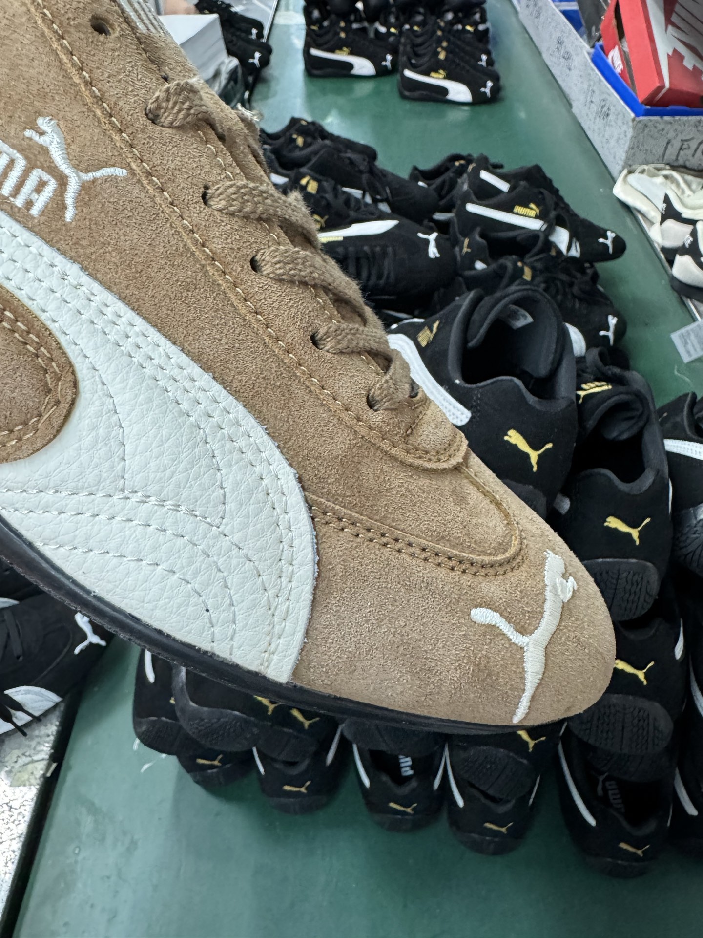 Puma Palermo OG Retro Sneakers - Low-Top Suede & Nylon Unisex Trainers 9 i1746948235465 8957 0 8