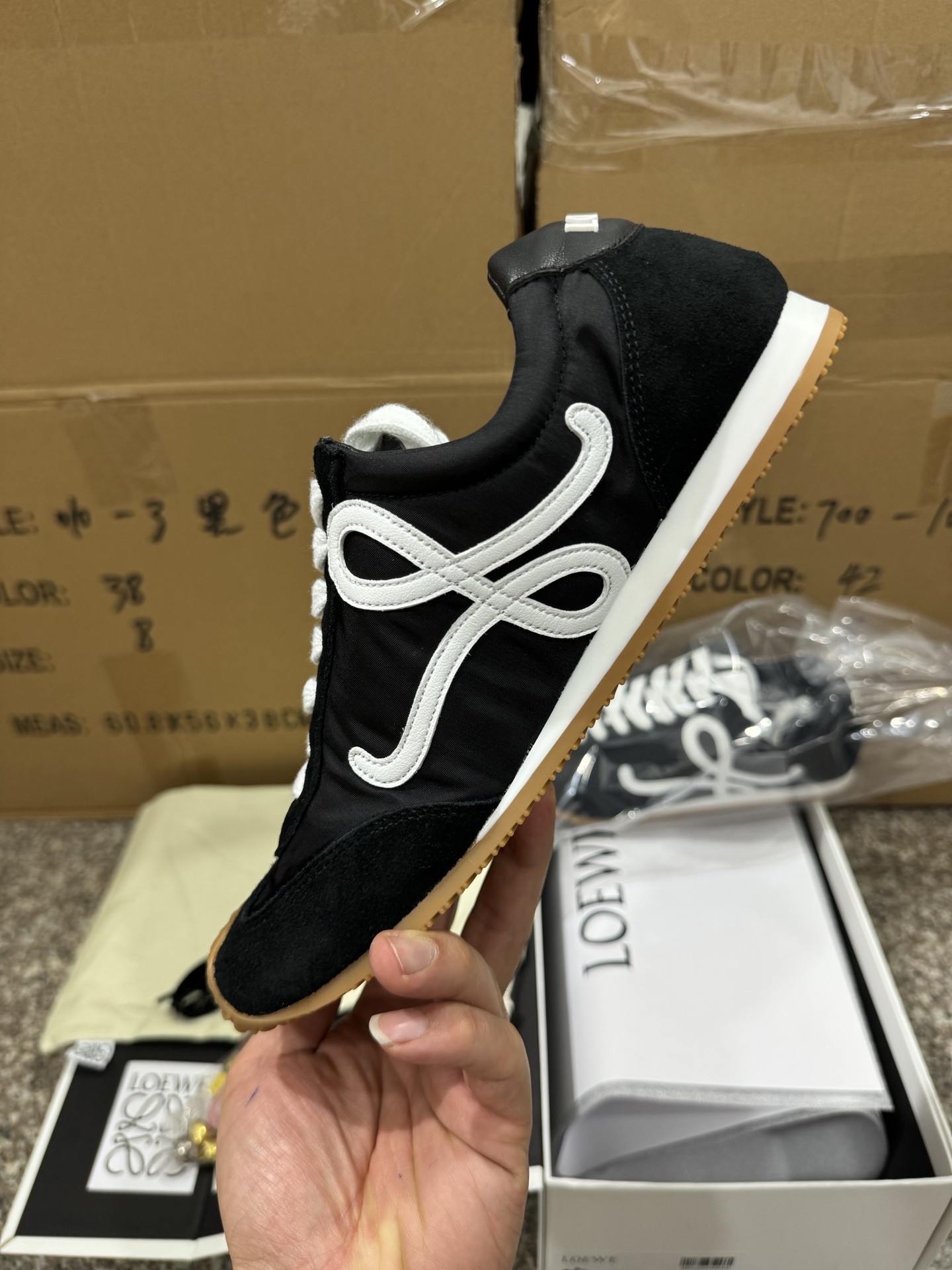 P280CS纯原LOEWE罗意威 Ballet Runner 2.0 黑色 LLBR282X01-1102-Chinese UA Cheap High Quatity Brand Clothes Bags handbags Sneakers wholesale wholesaler seller from China Factory suppliers Fashion Clothing Shoes best Quality Beautiful Price P280CS纯原LOEWE罗意威 Ballet Runner 2.0 黑色 LLBR282X01-1102