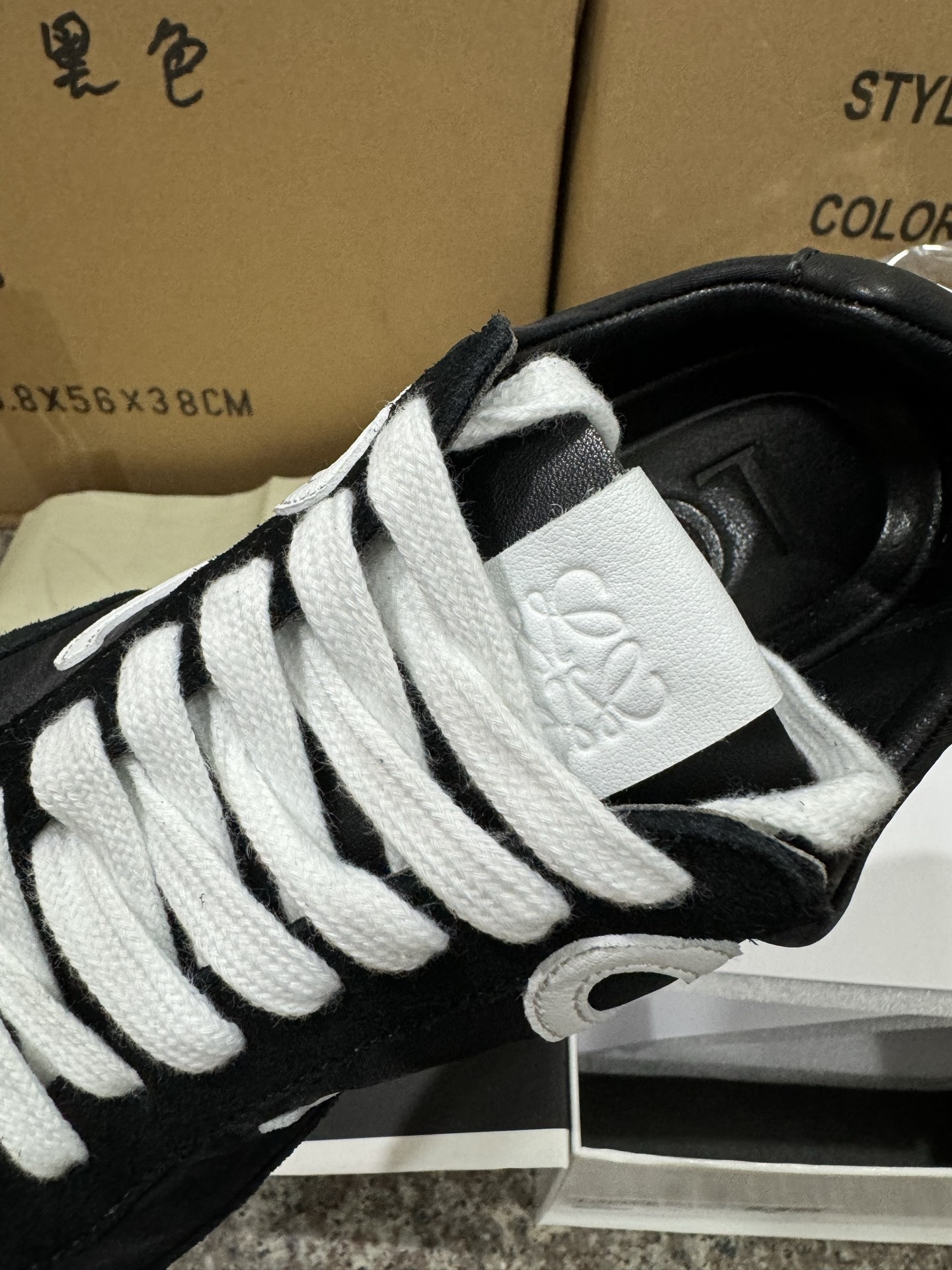 P280CS纯原LOEWE罗意威 Ballet Runner 2.0 黑色 LLBR282X01-1102-Chinese UA Cheap High Quatity Brand Clothes Bags handbags Sneakers wholesale wholesaler seller from China Factory suppliers Fashion Clothing Shoes best Quality Beautiful Price P280CS纯原LOEWE罗意威 Ballet Runner 2.0 黑色 LLBR282X01-1102