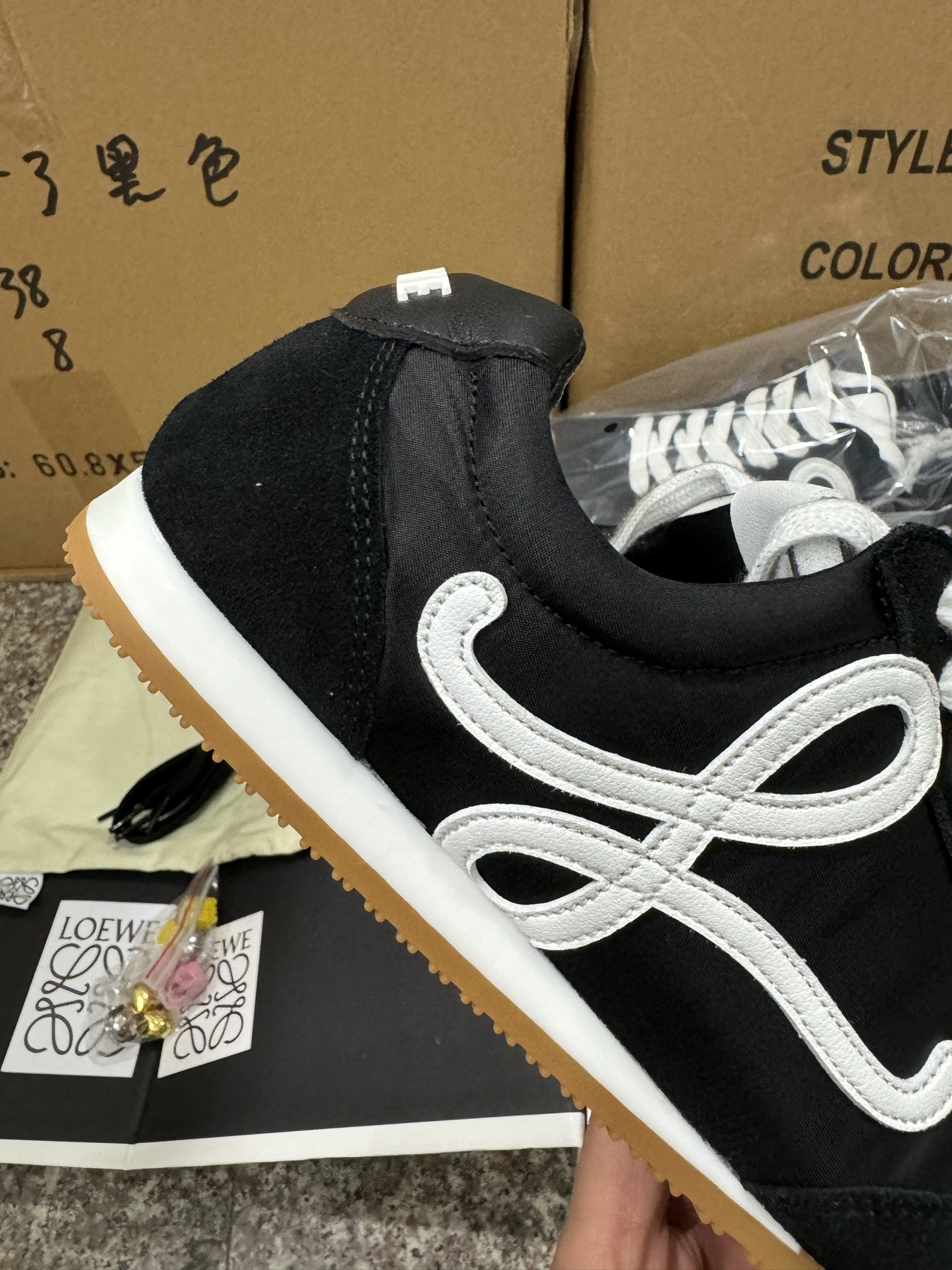 P280CS纯原LOEWE罗意威 Ballet Runner 2.0 黑色 LLBR282X01-1102-Chinese UA Cheap High Quatity Brand Clothes Bags handbags Sneakers wholesale wholesaler seller from China Factory suppliers Fashion Clothing Shoes best Quality Beautiful Price P280CS纯原LOEWE罗意威 Ballet Runner 2.0 黑色 LLBR282X01-1102