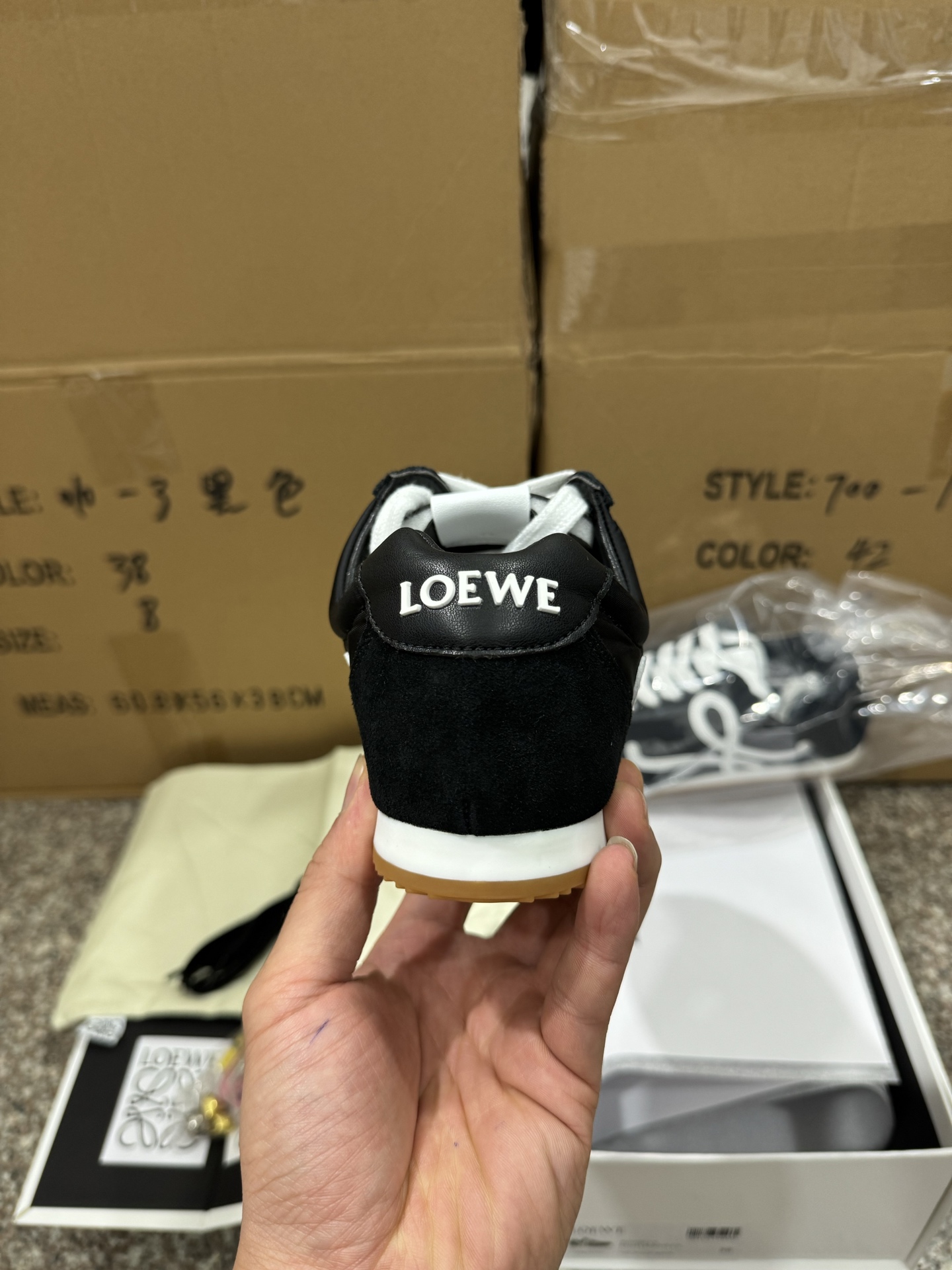 P280CS纯原LOEWE罗意威 Ballet Runner 2.0 黑色 LLBR282X01-1102-Chinese UA Cheap High Quatity Brand Clothes Bags handbags Sneakers wholesale wholesaler seller from China Factory suppliers Fashion Clothing Shoes best Quality Beautiful Price P280CS纯原LOEWE罗意威 Ballet Runner 2.0 黑色 LLBR282X01-1102