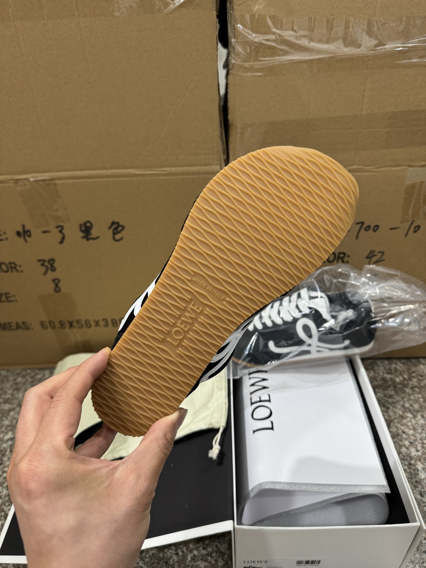 P280CS纯原LOEWE罗意威 Ballet Runner 2.0 黑色 LLBR282X01-1102-Chinese UA Cheap High Quatity Brand Clothes Bags handbags Sneakers wholesale wholesaler seller from China Factory suppliers Fashion Clothing Shoes best Quality Beautiful Price P280CS纯原LOEWE罗意威 Ballet Runner 2.0 黑色 LLBR282X01-1102