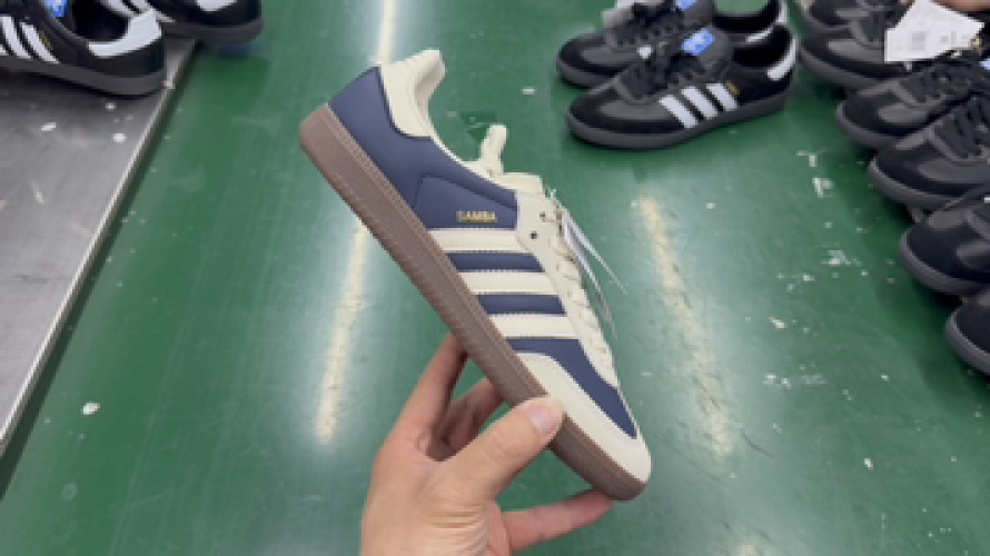 Adidas Originals Samba OG: Classic Retro Casual Sneakers - Style & Comfort 3 Adidas Originals Samba OG: Classic Retro Casual Sneakers - Style & Comfort