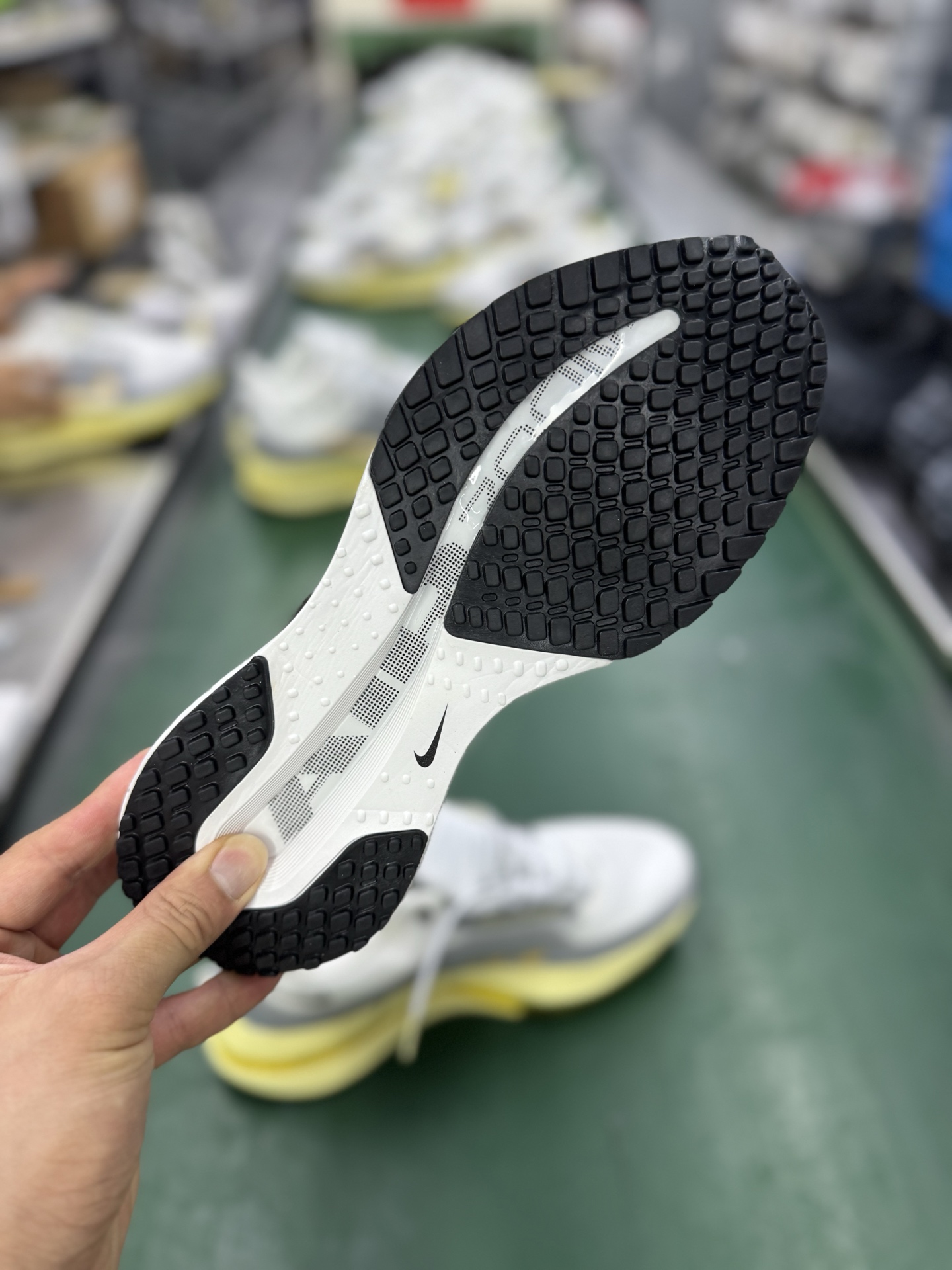 Nike Air Zoom Pegasus Premium 耐克网面气垫跑鞋 HQ2592-008