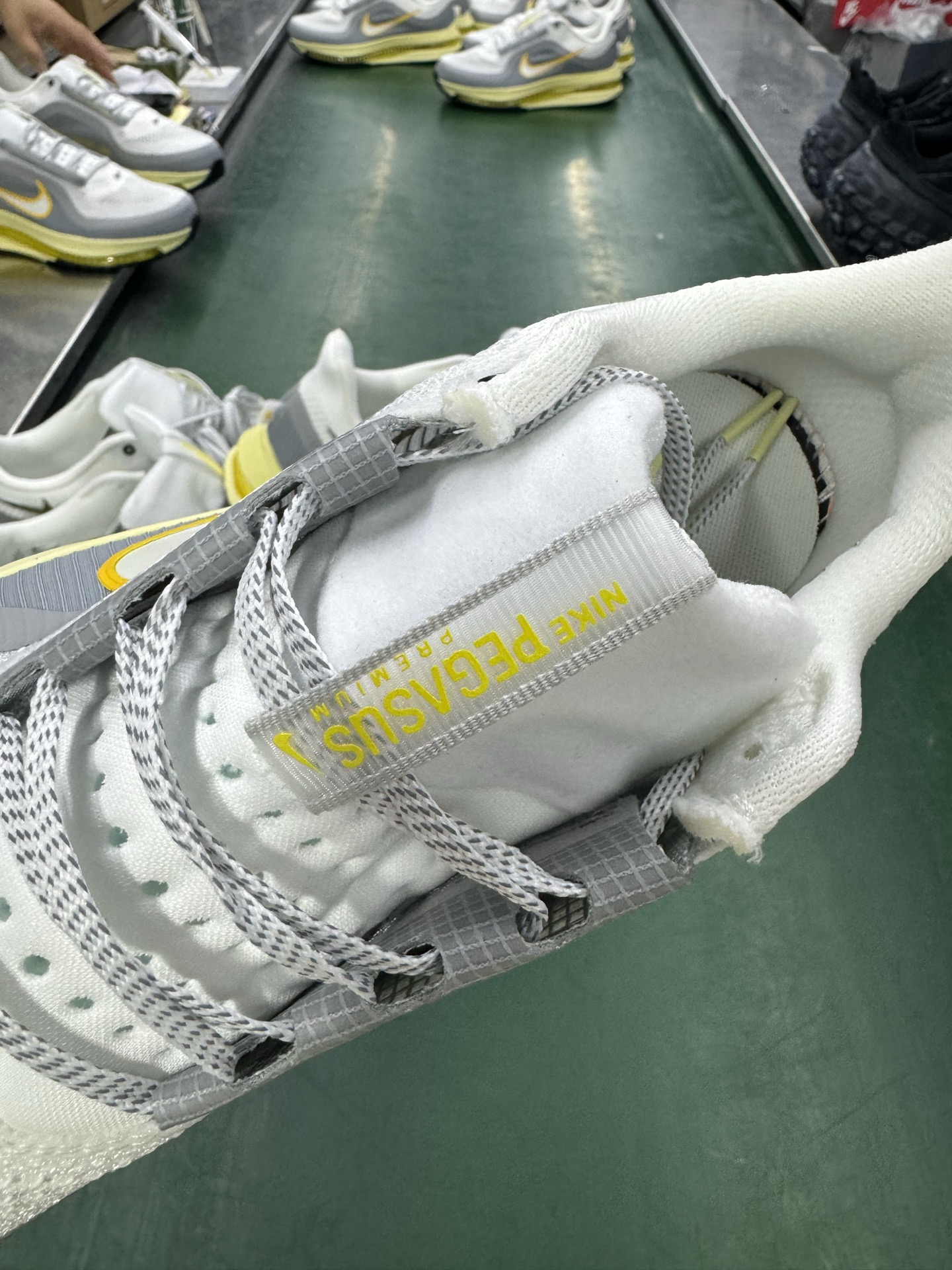 Nike Air Zoom NIKE PEGASUS PREMIUM耐克 新款气垫缓震休闲跑步鞋 HQ2592-010