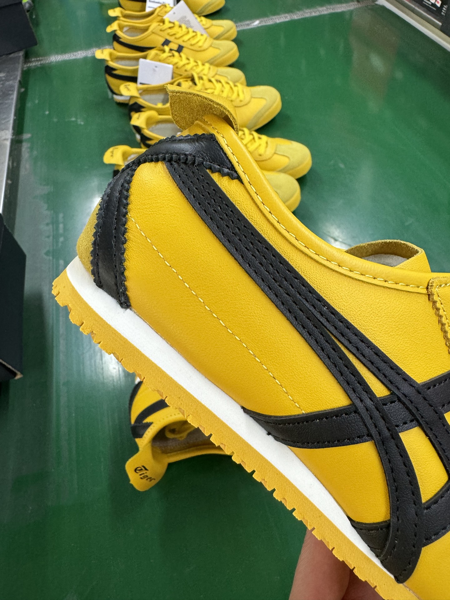 Onitsuka Tiger Mexico 66 Yellow/Black Low-Top Sneakers - Casual & Stylish 7 i1749715520139 4626 0 5