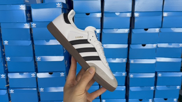 Adidas Original Samba OG: Retro-Classic, Lightweight Sneakers for Everyday Wear