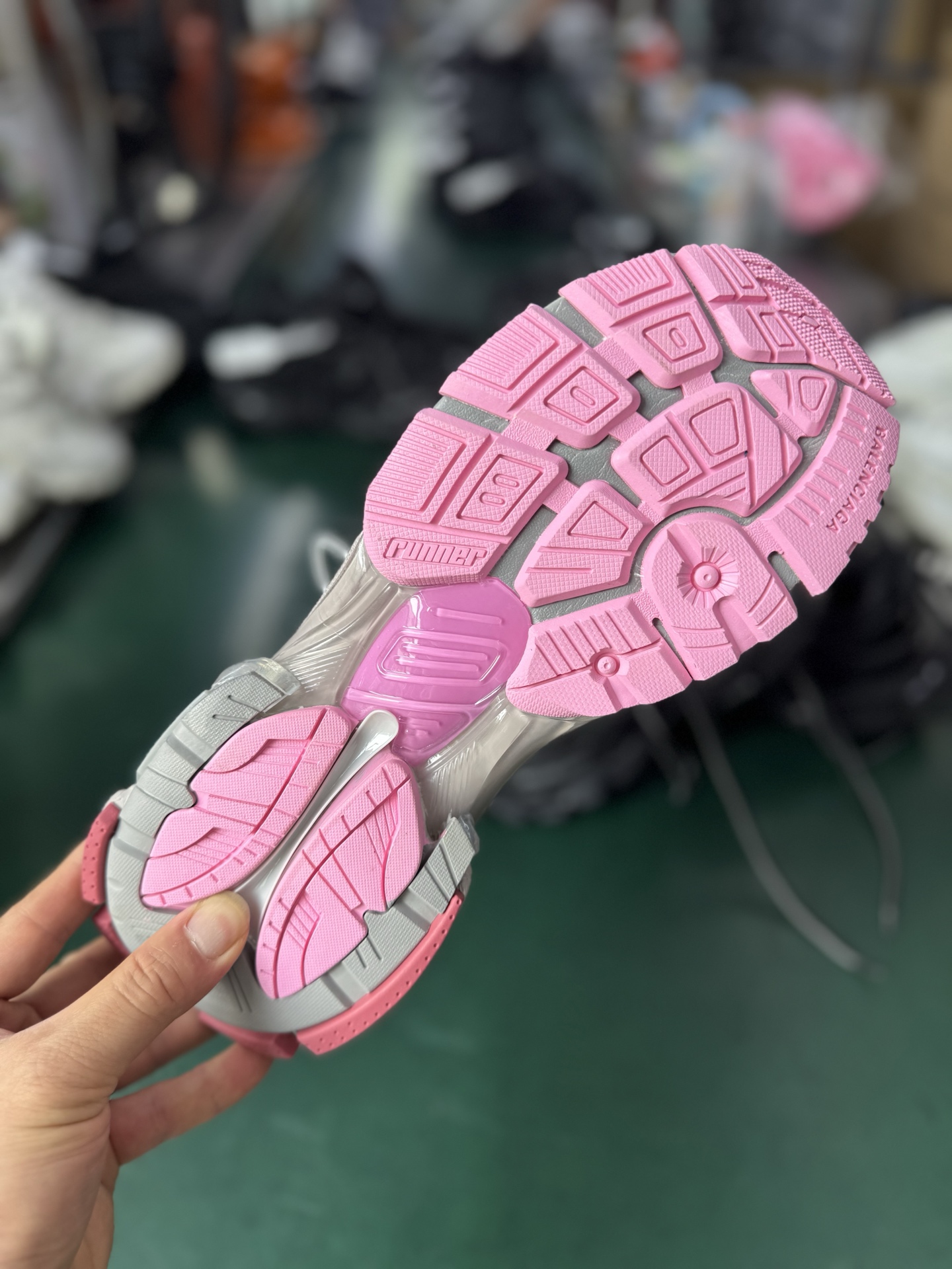 VG版本Balenciaga巴黎世家 Runner2.0 灰粉 尺