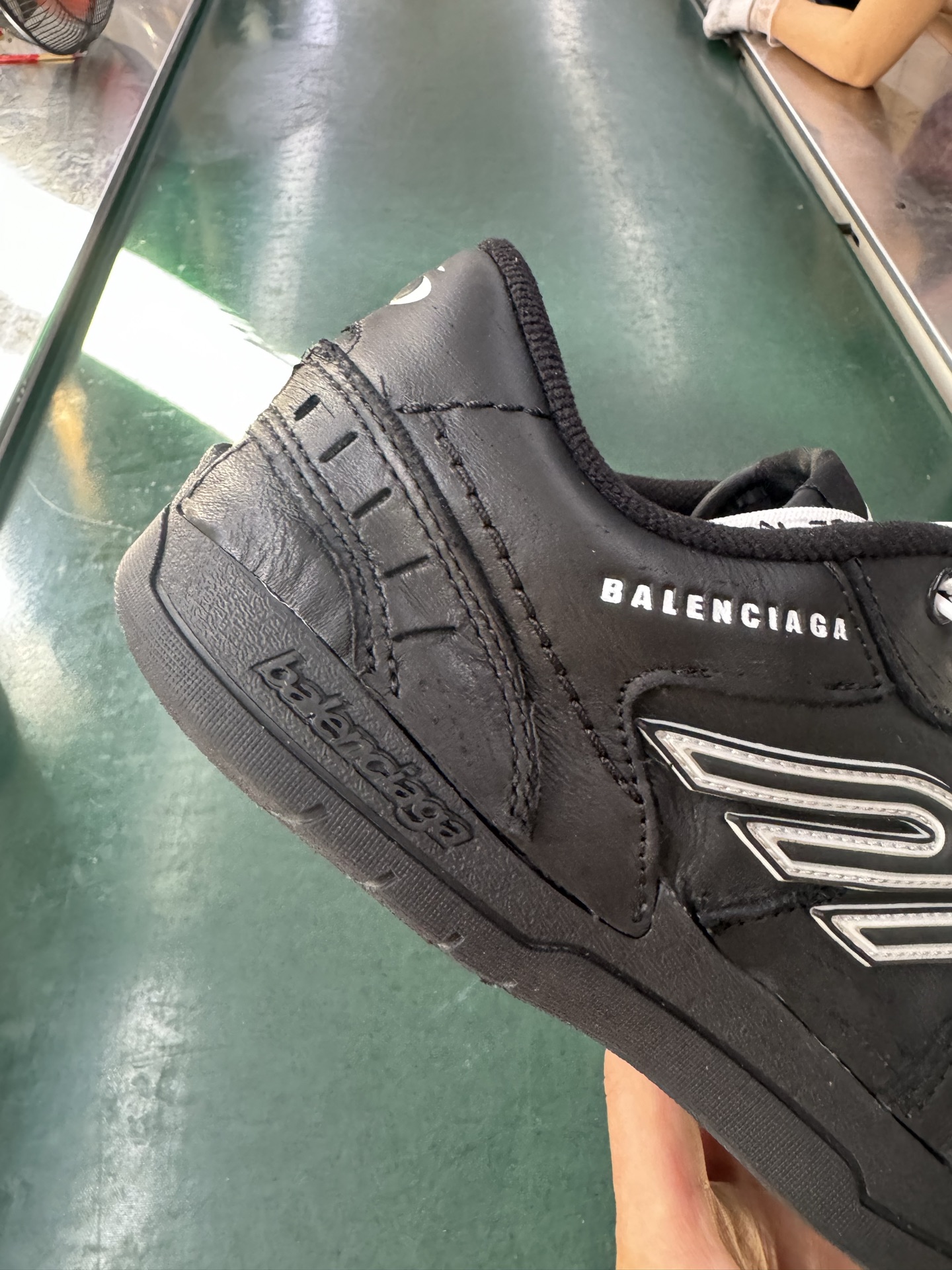 VG巴黎世家 18代黑色 Balenciaga Hamptons Worn-Out 板鞋-莆田鞋,莆田鞋货源,高仿鞋,高仿鞋货源,安福档口,莆田高仿鞋,莆田鞋批发,高仿鞋批发,莆田高仿运动鞋,高仿运动鞋,莆田运动鞋 VG巴黎世家 18代黑色 Balenciaga Hamptons Worn-Out 板鞋