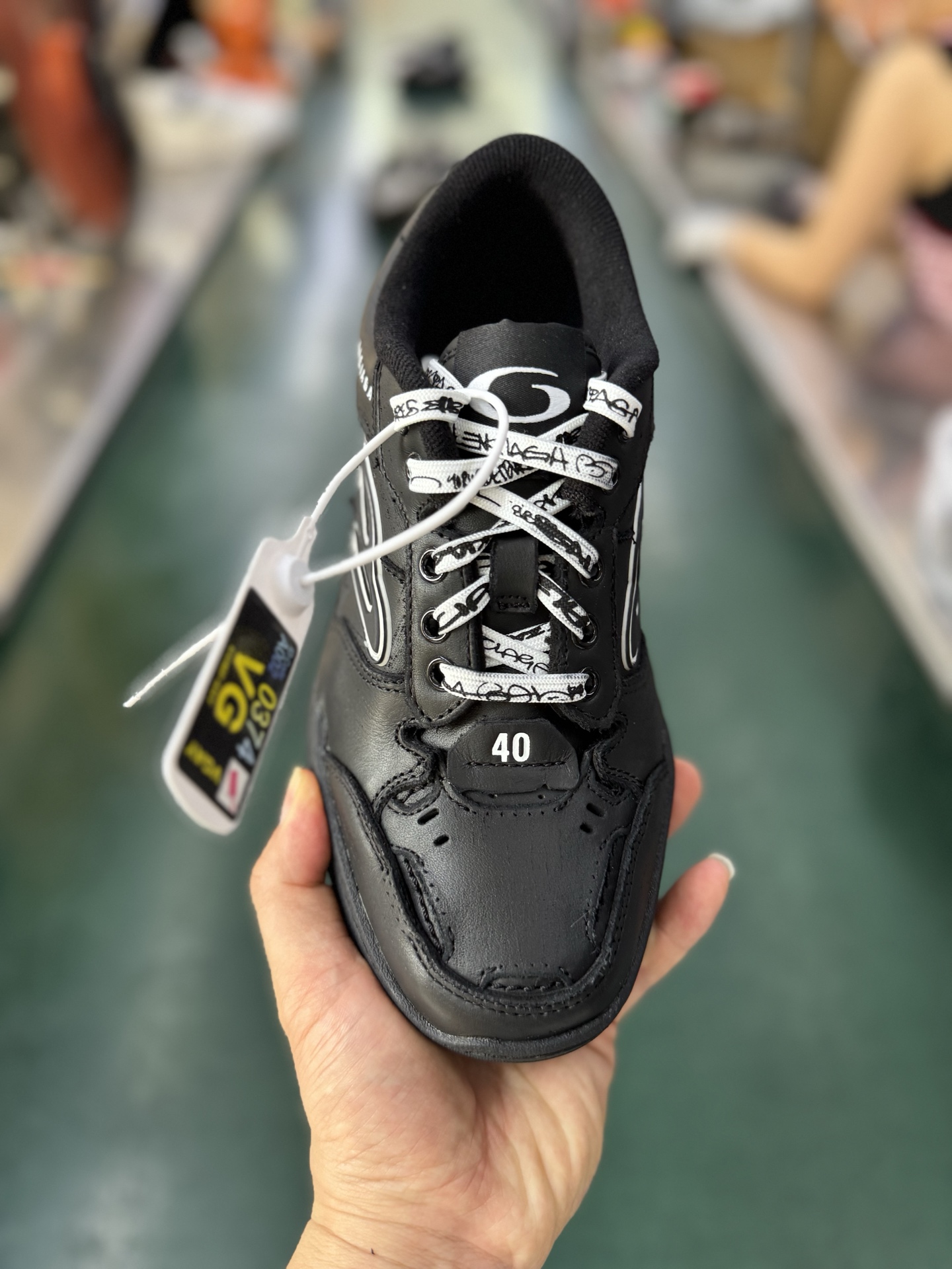 VG巴黎世家 18代黑色 Balenciaga Hamptons Worn-Out 板鞋-莆田鞋,莆田鞋货源,高仿鞋,高仿鞋货源,安福档口,莆田高仿鞋,莆田鞋批发,高仿鞋批发,莆田高仿运动鞋,高仿运动鞋,莆田运动鞋 VG巴黎世家 18代黑色 Balenciaga Hamptons Worn-Out 板鞋