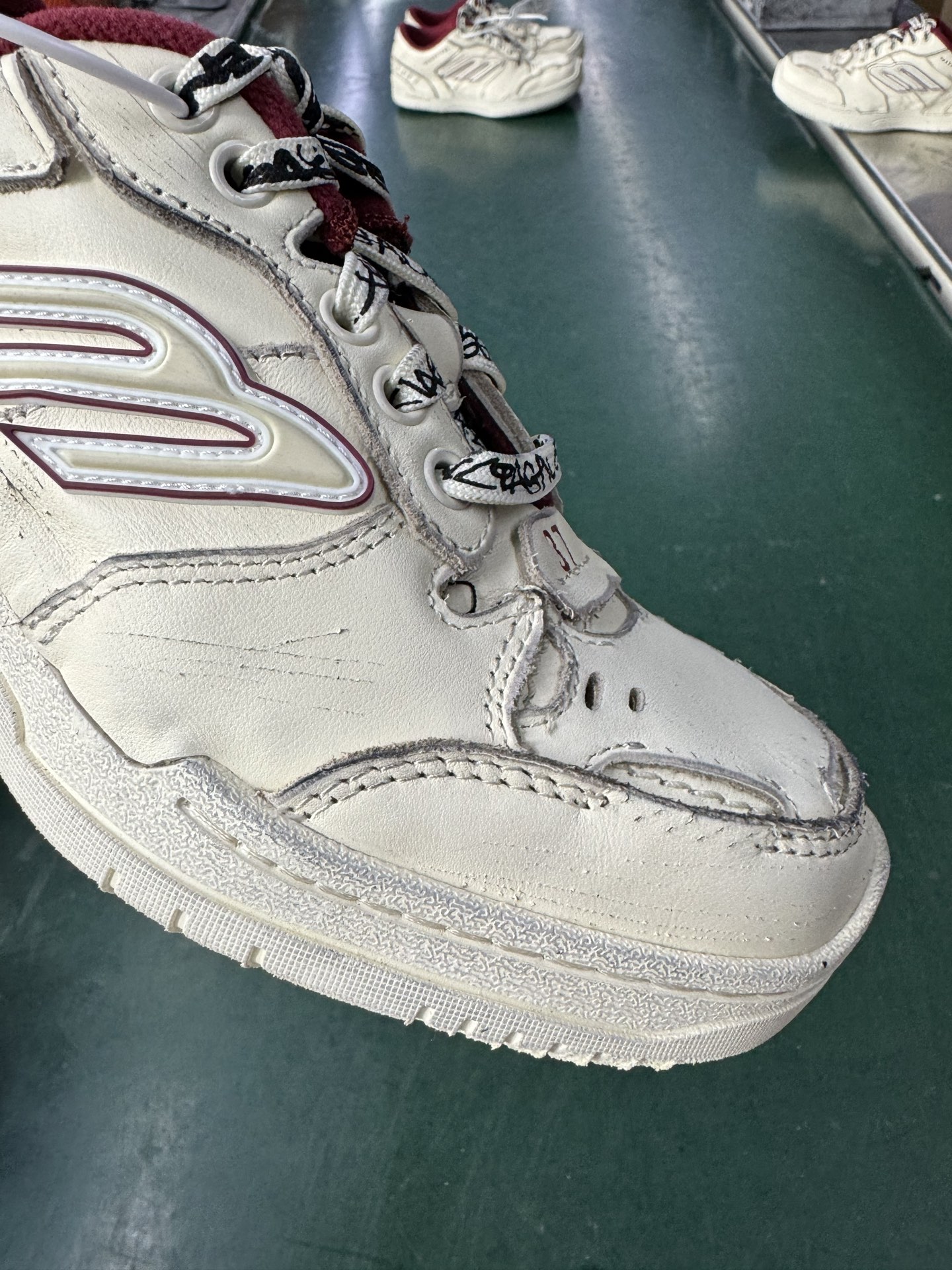 VG Balenciaga巴黎世家 HAMPTONS WORN-OUT 圆头系带 低帮 生活休闲鞋 男女款 米色 VG版本巴黎世家板鞋