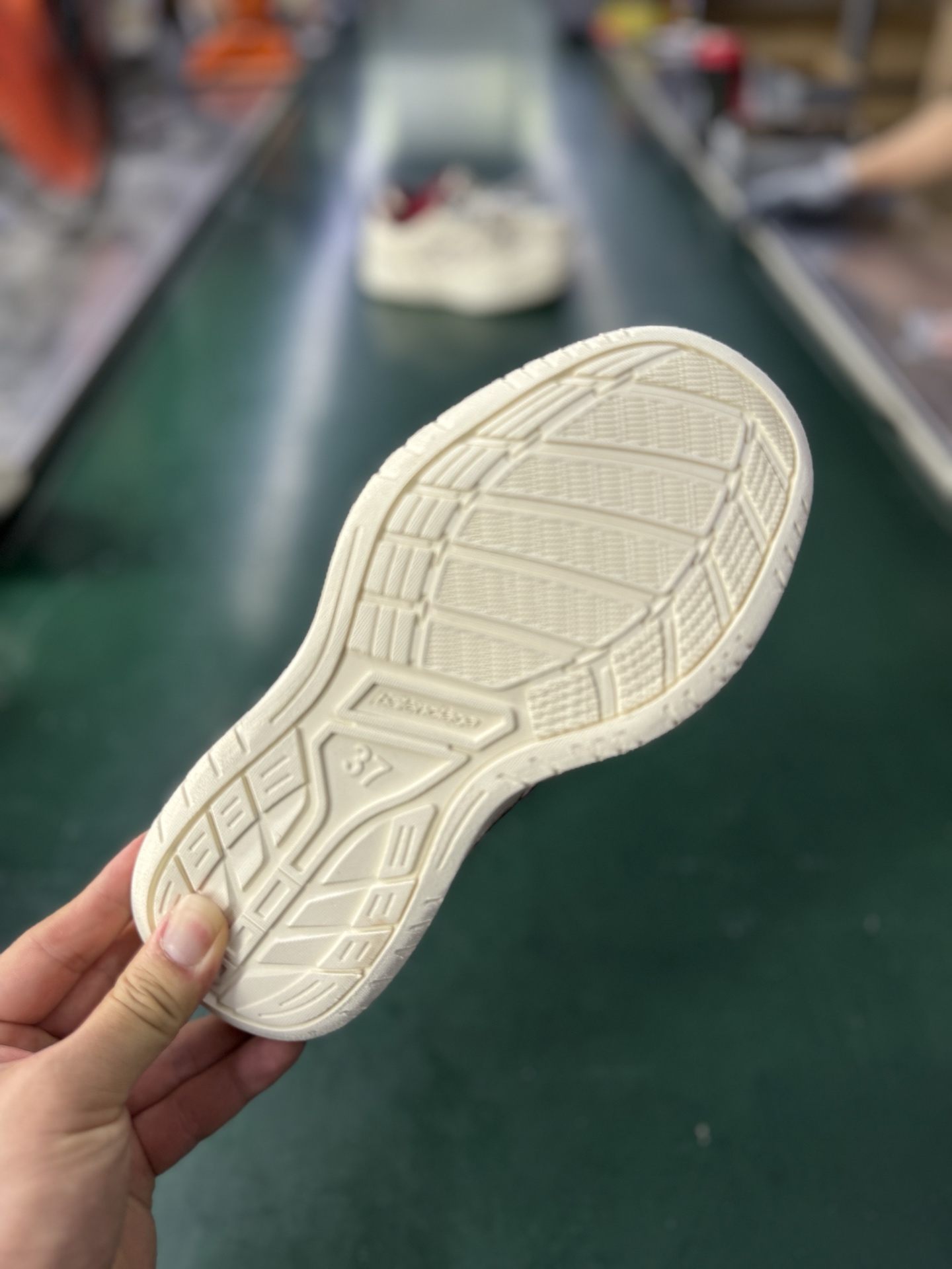 VG Balenciaga巴黎世家 HAMPTONS WORN-OUT 圆头系带 低帮 生活休闲鞋 男女款 米色 VG版本巴黎世家板鞋