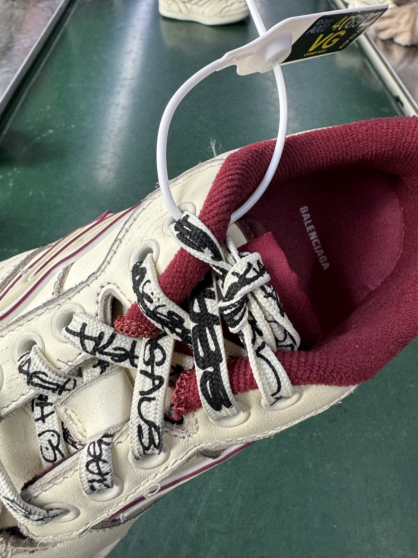 VG Balenciaga巴黎世家 HAMPTONS WORN-OUT 圆头系带 低帮 生活休闲鞋 男女款 米色 VG版本巴黎世家板鞋