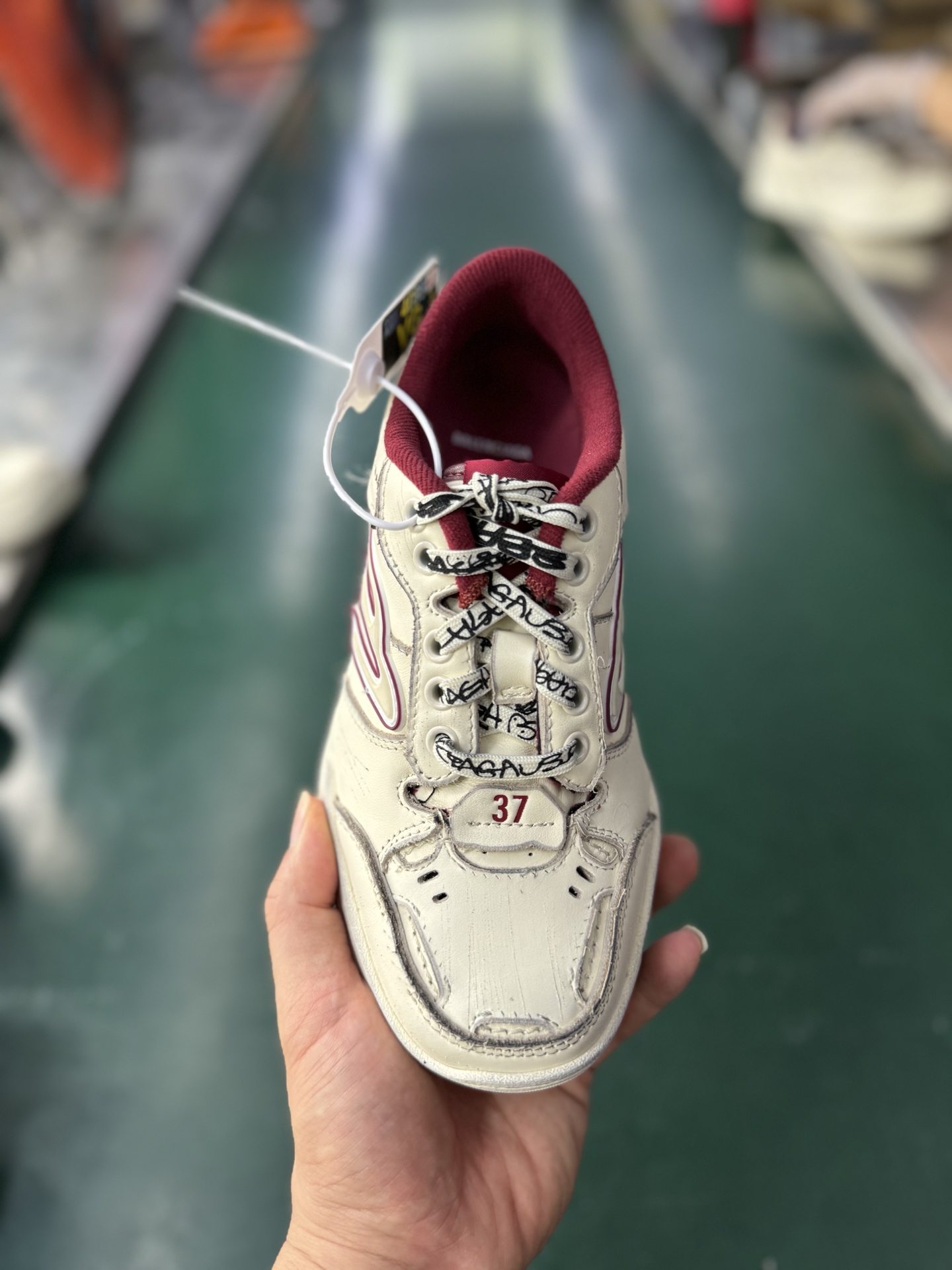 VG Balenciaga巴黎世家 HAMPTONS WORN-OUT 圆头系带 低帮 生活休闲鞋 男女款 米色 VG版本巴黎世家板鞋