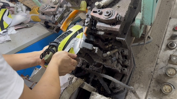 Puma Speedcet OG Sneakers - Retro Racing Style, Low-Top Design, and Lasting Comfort