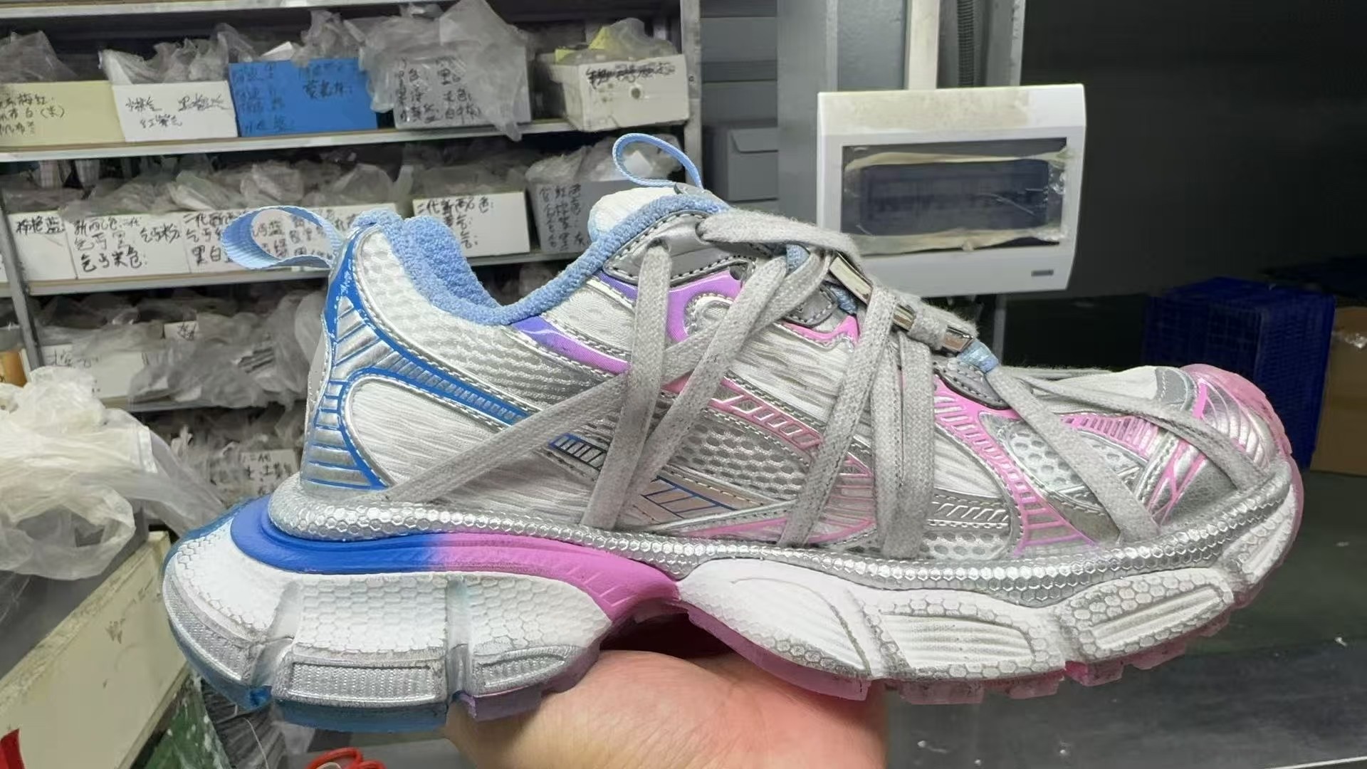 i8版 Balenciaga Phantom Sneaker 3XL 巴黎世家10代金属风 新款绑带 潮流跑鞋 825599 W3XCH 9191-莆田鞋,莆田鞋货源,高仿鞋,高仿鞋货源,安福档口,莆田高仿鞋,莆田鞋批发,高仿鞋批发,莆田高仿运动鞋,高仿运动鞋,莆田运动鞋 i8版 Balenciaga Phantom Sneaker 3XL 巴黎世家10代金属风 新款绑带 潮流跑鞋 825599 W3XCH 9191