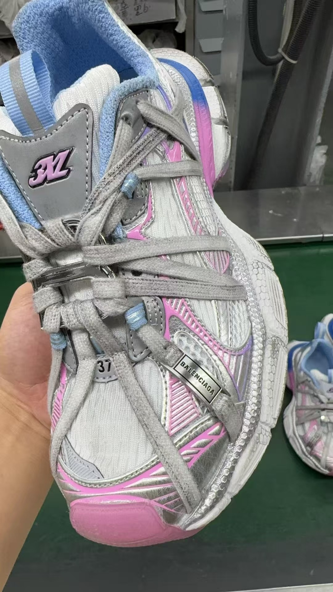 i8版 Balenciaga Phantom Sneaker 3XL 巴黎世家10代金属风 新款绑带 潮流跑鞋 825599 W3XCH 9191-莆田鞋,莆田鞋货源,高仿鞋,高仿鞋货源,安福档口,莆田高仿鞋,莆田鞋批发,高仿鞋批发,莆田高仿运动鞋,高仿运动鞋,莆田运动鞋 i8版 Balenciaga Phantom Sneaker 3XL 巴黎世家10代金属风 新款绑带 潮流跑鞋 825599 W3XCH 9191