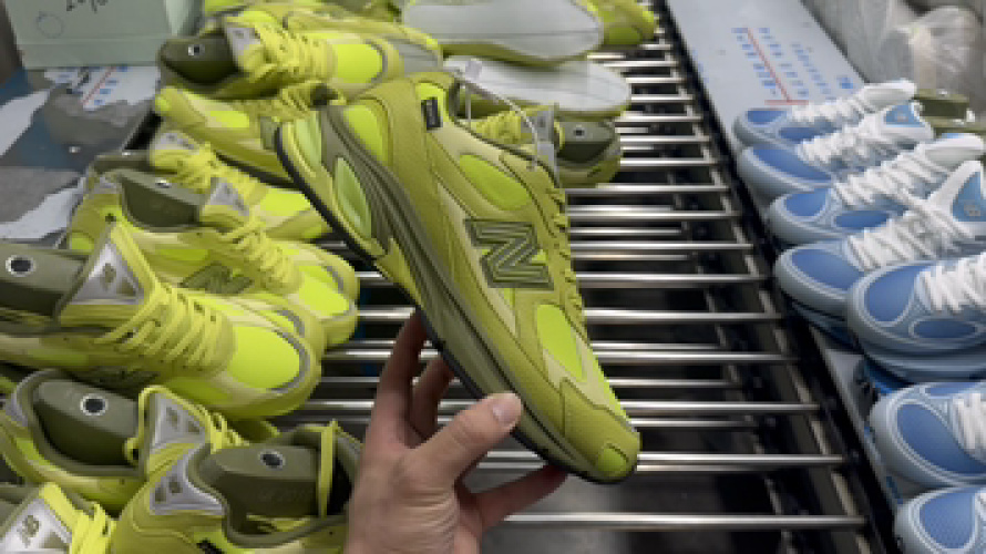 New Balance M2010 Retro Chunky Mesh Running Sneakers - Classic Colors 7 New Balance M2010 Retro Chunky Mesh Running Sneakers - Classic Colors