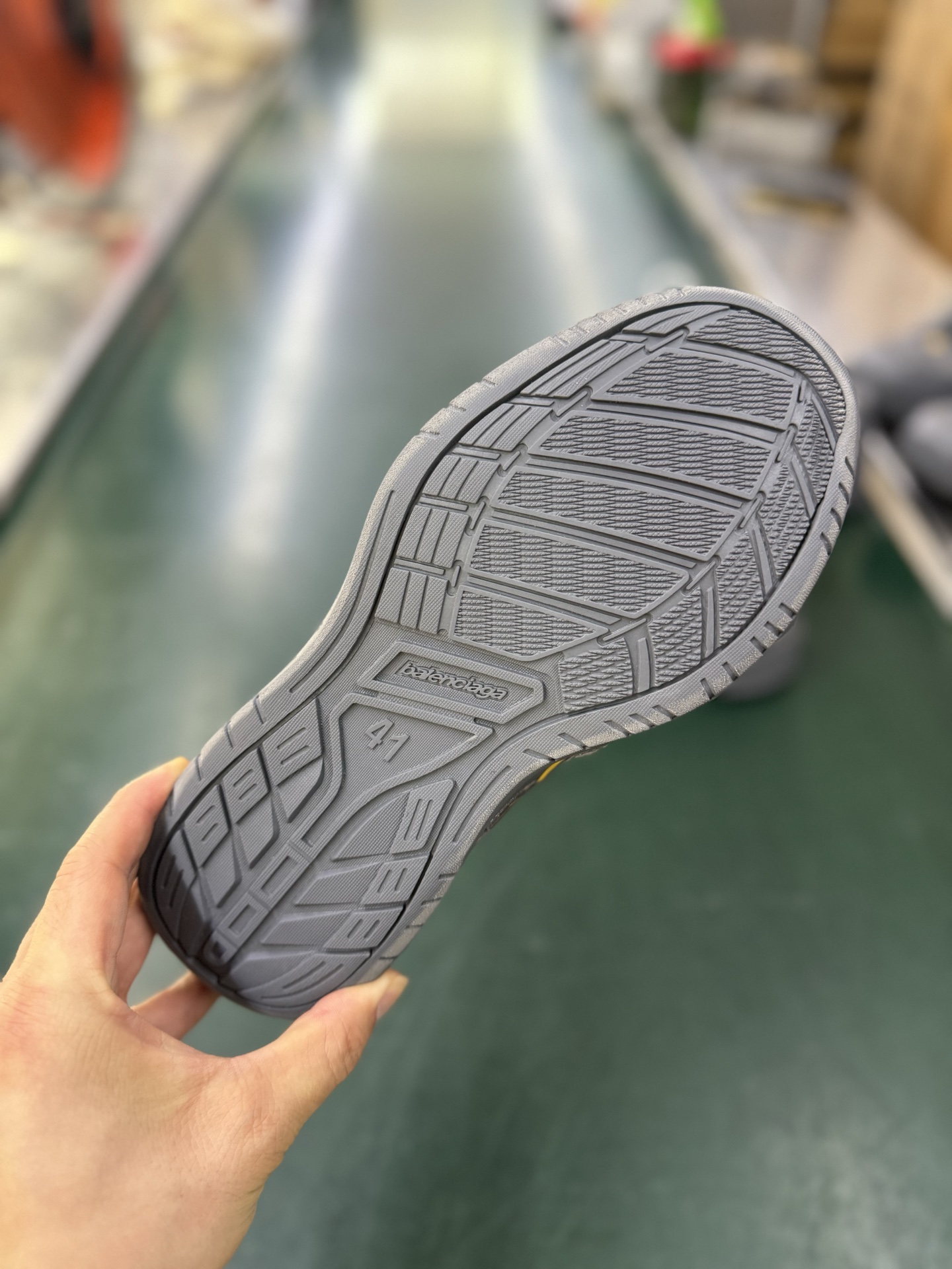 VG版本Balenciaga Hamptons Worn-Out 巴黎世家十八18代 涤纶(聚酯纤维)牛皮革 圆头系带 低帮 生活休闲鞋板鞋-莆田鞋,莆田鞋货源,高仿鞋,高仿鞋货源,安福档口,莆田高仿鞋,莆田鞋批发,高仿鞋批发,莆田高仿运动鞋,高仿运动鞋,莆田运动鞋 VG版本Balenciaga Hamptons Worn-Out 巴黎世家十八18代 涤纶(聚酯纤维)牛皮革 圆头系带 低帮 生活休闲鞋板鞋