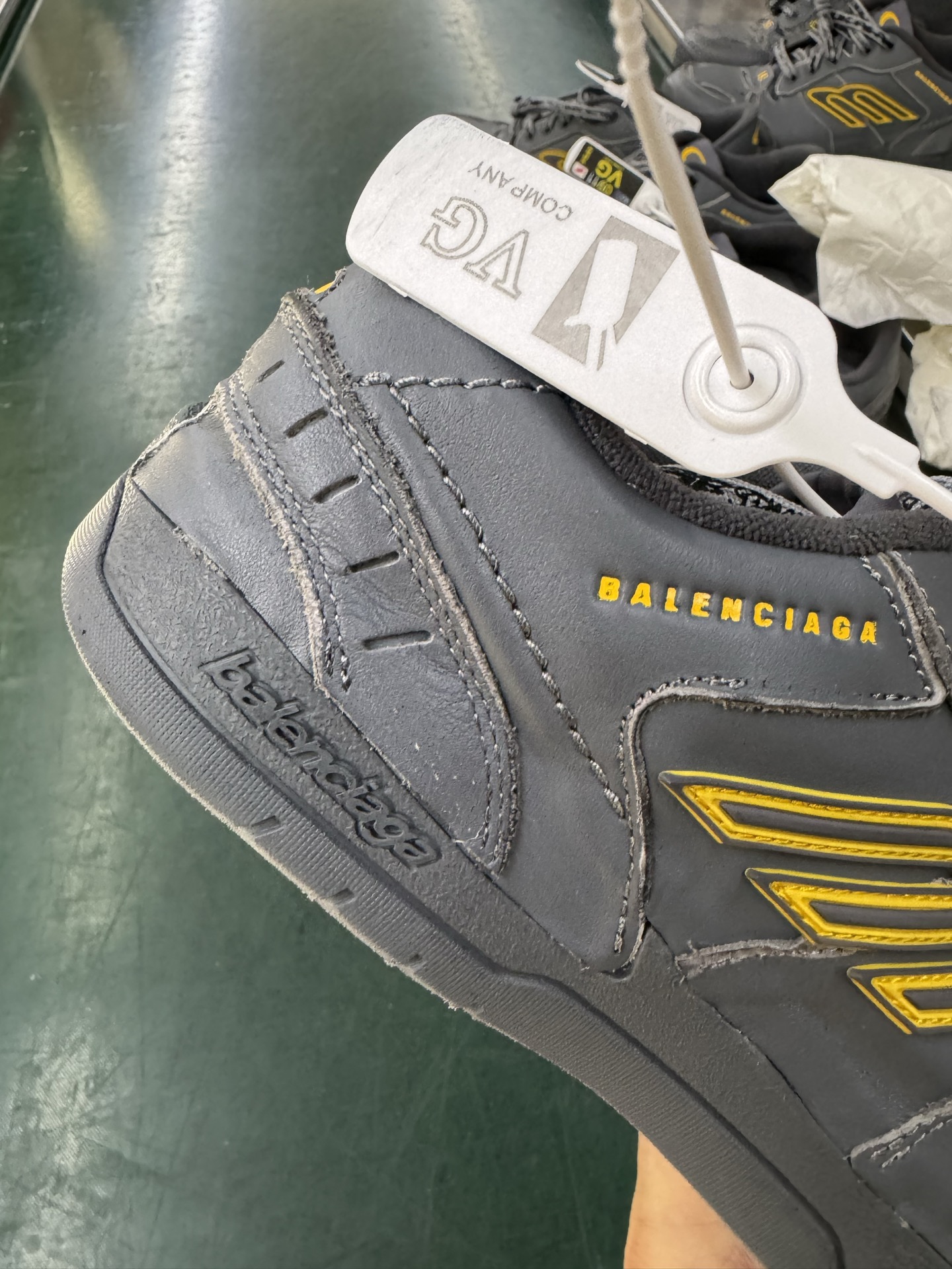 VG版本Balenciaga Hamptons Worn-Out 巴黎世家十八18代 涤纶(聚酯纤维)牛皮革 圆头系带 低帮 生活休闲鞋板鞋-莆田鞋,莆田鞋货源,高仿鞋,高仿鞋货源,安福档口,莆田高仿鞋,莆田鞋批发,高仿鞋批发,莆田高仿运动鞋,高仿运动鞋,莆田运动鞋 VG版本Balenciaga Hamptons Worn-Out 巴黎世家十八18代 涤纶(聚酯纤维)牛皮革 圆头系带 低帮 生活休闲鞋板鞋