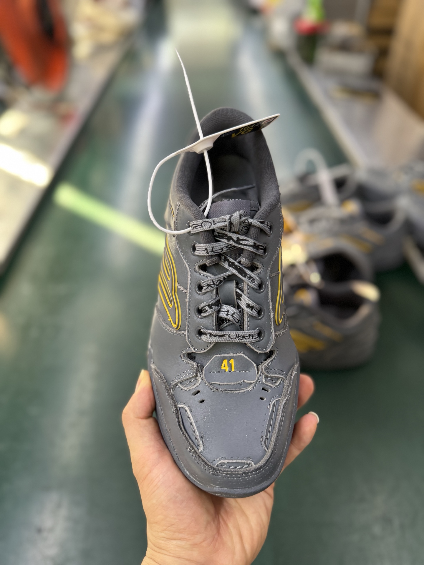 VG版本Balenciaga Hamptons Worn-Out 巴黎世家十八18代 涤纶(聚酯纤维)牛皮革 圆头系带 低帮 生活休闲鞋板鞋-莆田鞋,莆田鞋货源,高仿鞋,高仿鞋货源,安福档口,莆田高仿鞋,莆田鞋批发,高仿鞋批发,莆田高仿运动鞋,高仿运动鞋,莆田运动鞋 VG版本Balenciaga Hamptons Worn-Out 巴黎世家十八18代 涤纶(聚酯纤维)牛皮革 圆头系带 低帮 生活休闲鞋板鞋