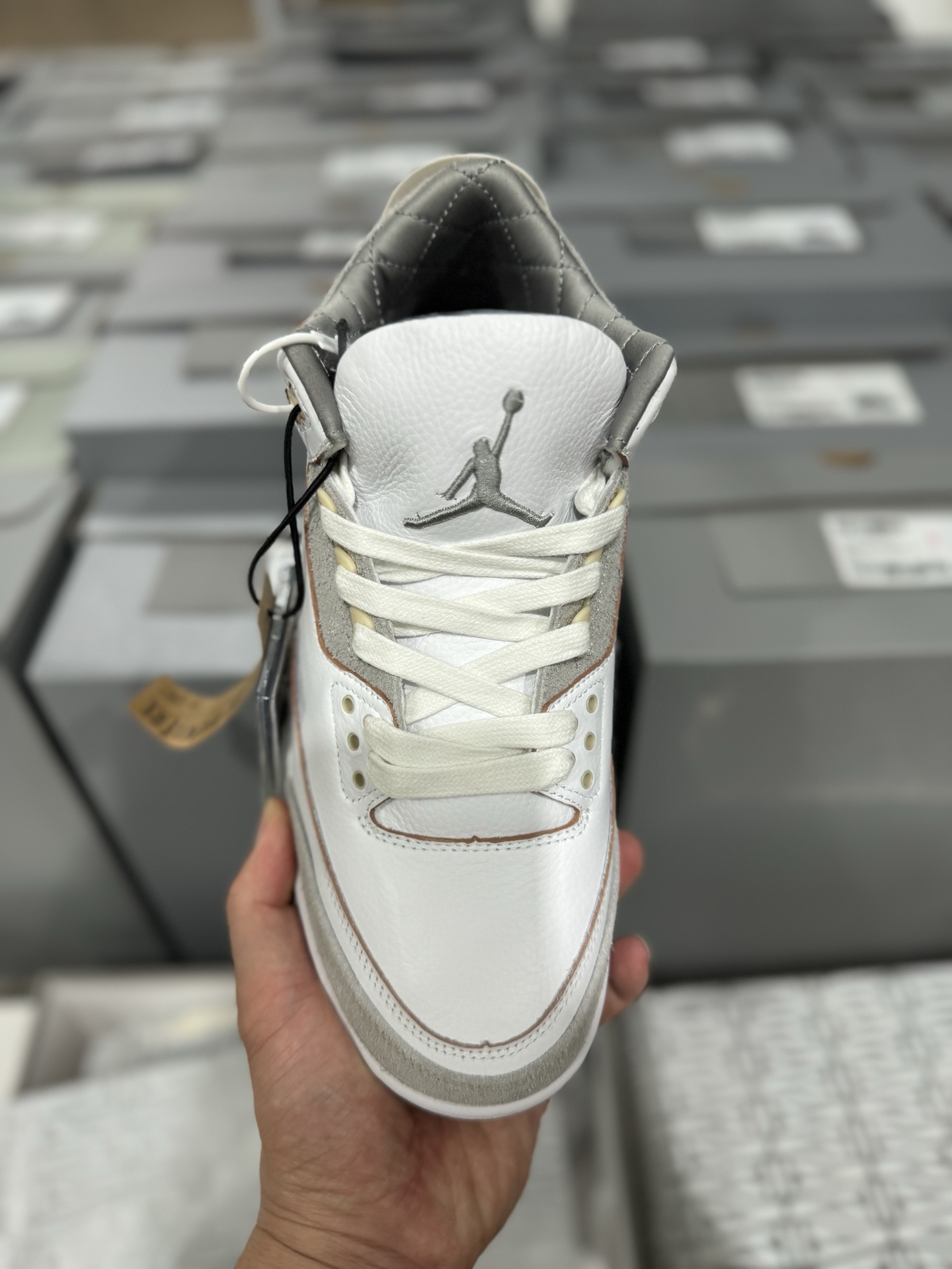 A Ma Maniére x Air Jordan 3 Retro SP 'Medium Grey' Basketball Shoes 2 i1757161355777 7513 0 1