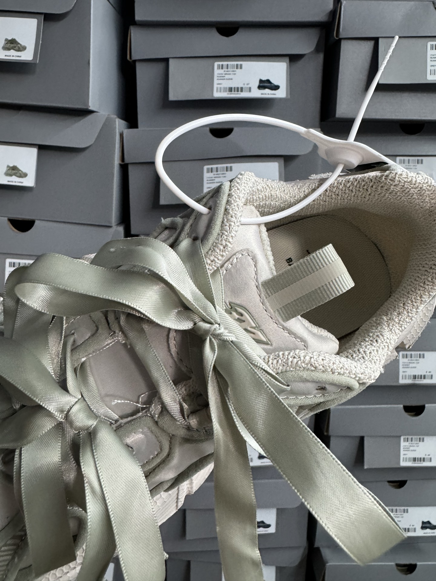 P400VG版本Balenciaga 3XL Satin Bows 巴黎世家十代潮流跑鞋 W3XSB-Chinese UA Cheap High Quatity Brand Clothes Bags handbags Sneakers wholesale wholesaler seller from China Factory suppliers Fashion Clothing Shoes best Quality Beautiful Price P400VG版本Balenciaga 3XL Satin Bows 巴黎世家十代潮流跑鞋 W3XSB