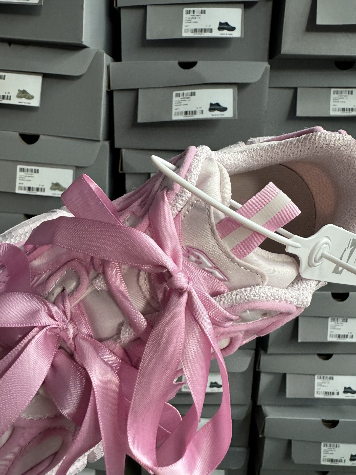 P400VG版本巴黎10代3XL 缎面蝴蝶结粉色-Chinese UA Cheap High Quatity Brand Clothes Bags handbags Sneakers wholesale wholesaler seller from China Factory suppliers Fashion Clothing Shoes best Quality Beautiful Price P400VG版本巴黎10代3XL 缎面蝴蝶结粉色