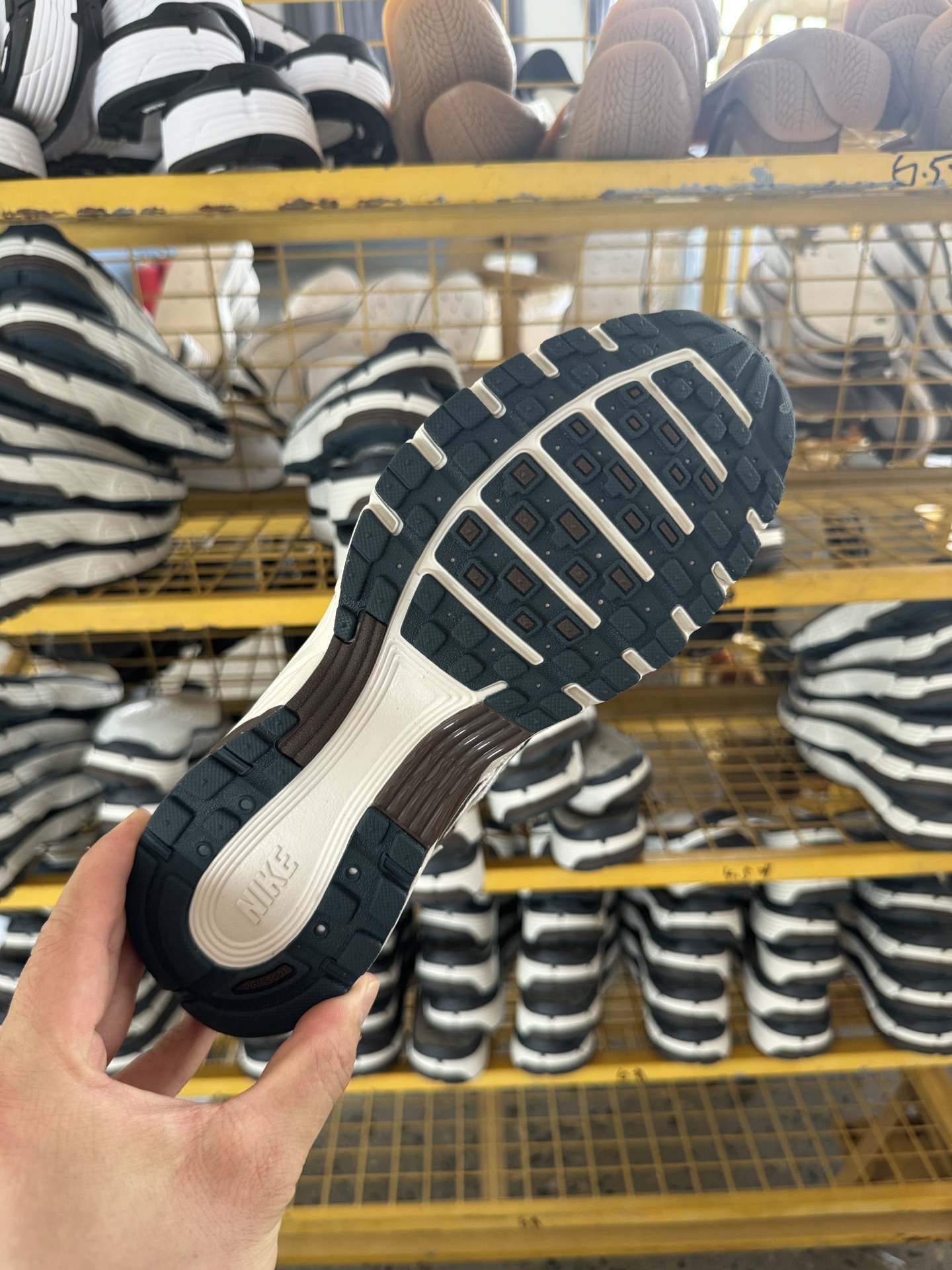 P200CS版Nike P-6000 P 复古休闲运动老爹鞋 HV8972-001