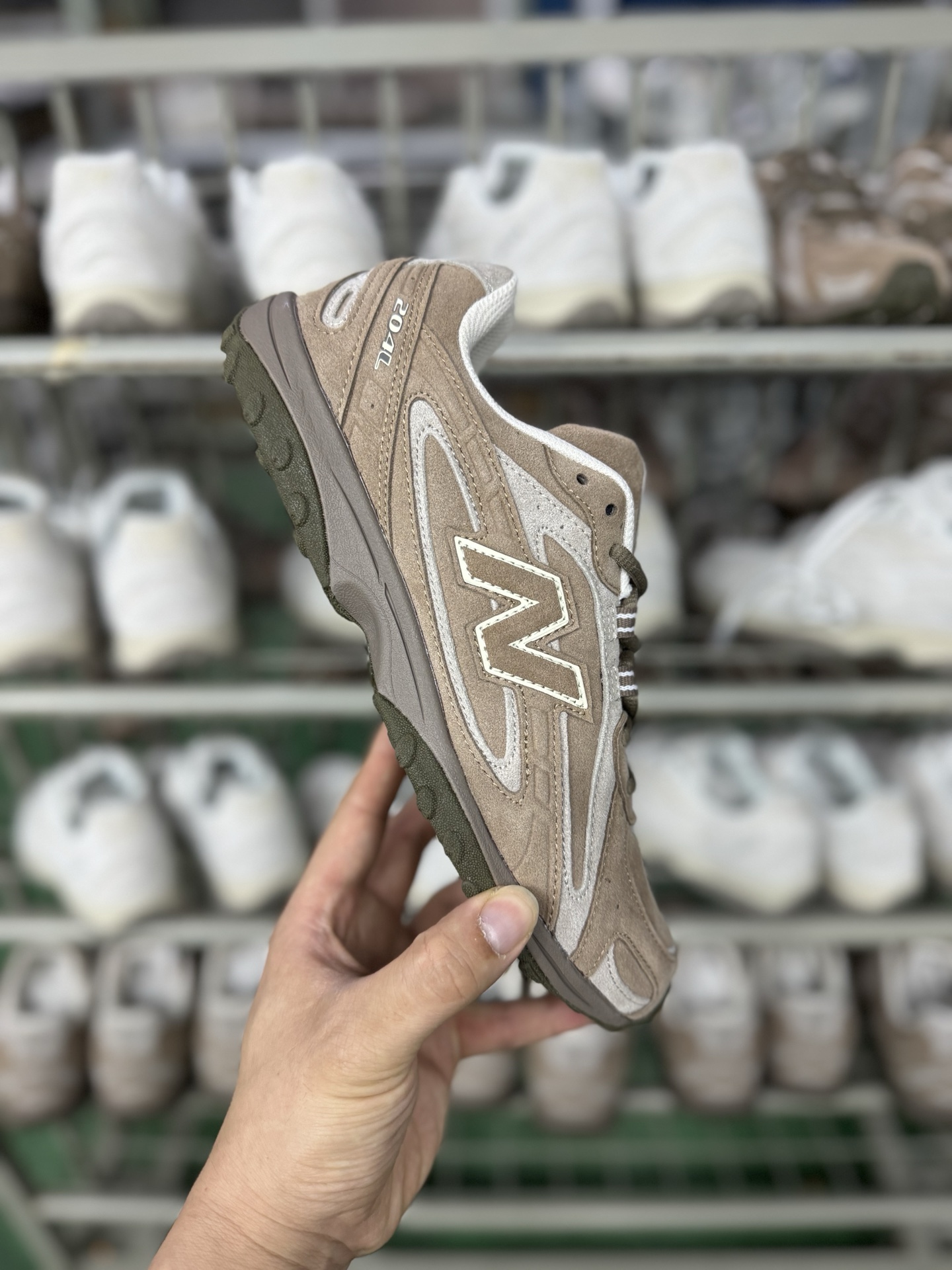 New Balance 204 Series Retro Casual Running Shoes - Stylish Comfort