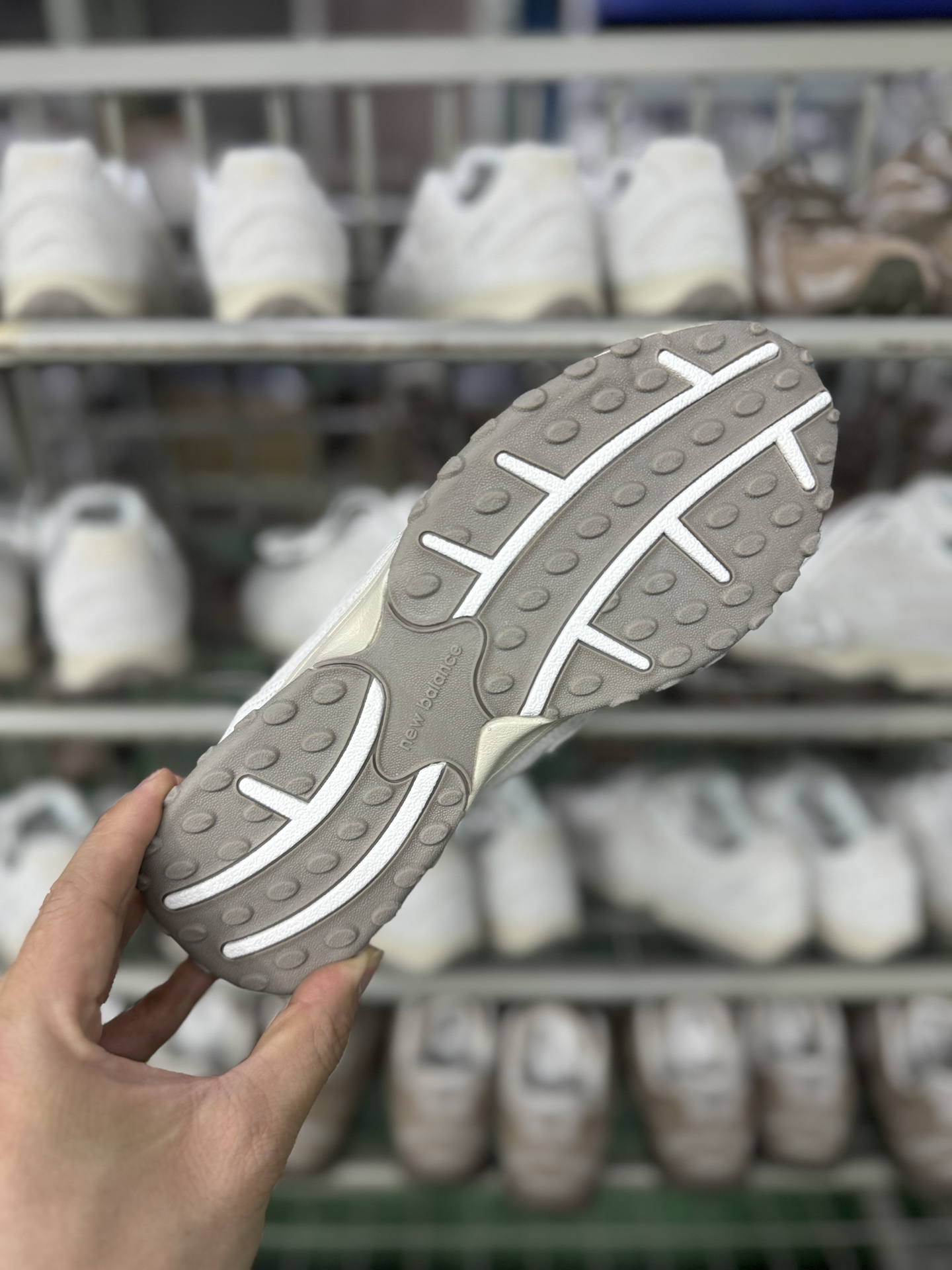 New Balance 204 Series Retro Casual Running Shoes - Versatile & Stylish 9 i1760602472483 251 0 7