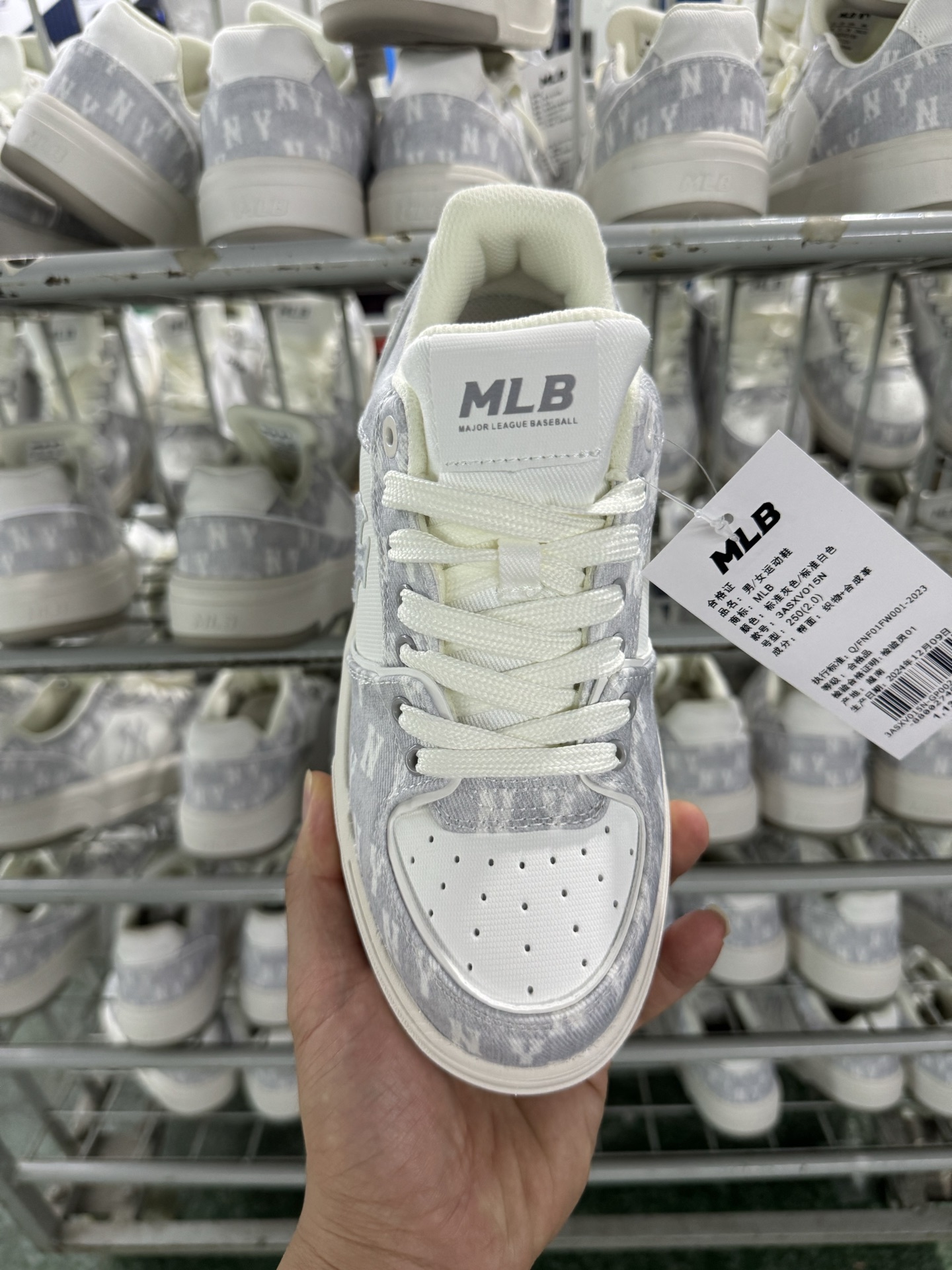 MLB Bigball Chunky Embo Monogram New York Yankees Sneakers - Stylish & Comfortable 2 i1760602858285 6054 0 1