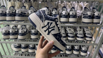 MLB Bigball Chunky Embo Monogram New York Yankees Platform Sneakers