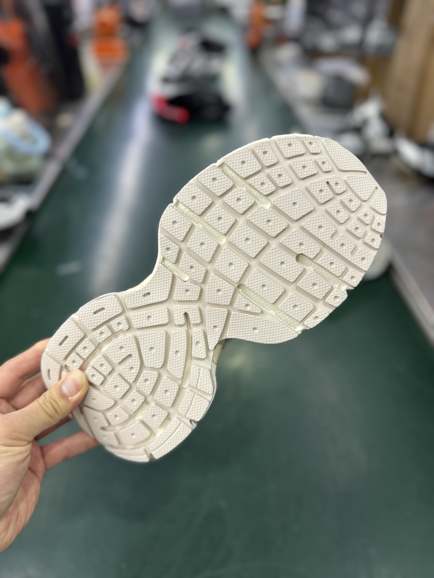 P400VG版本满天星Balenciaga巴黎世家 3XL 银粉满天星 734734 W3XLX 2260