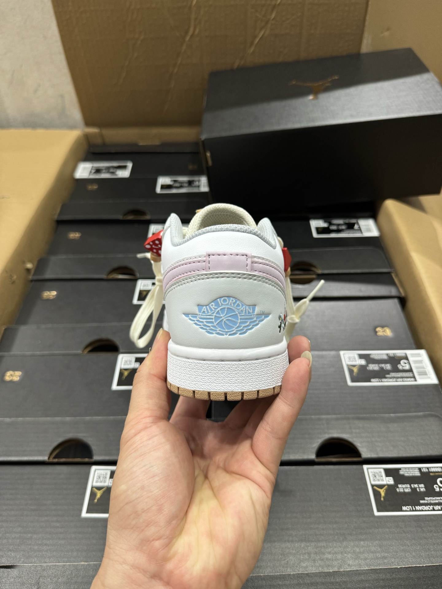 P160VT版本Air Jordan 1 Low AJ1 乔1低帮休闲板鞋 米黄粉 植物刺绣 IB8861-151