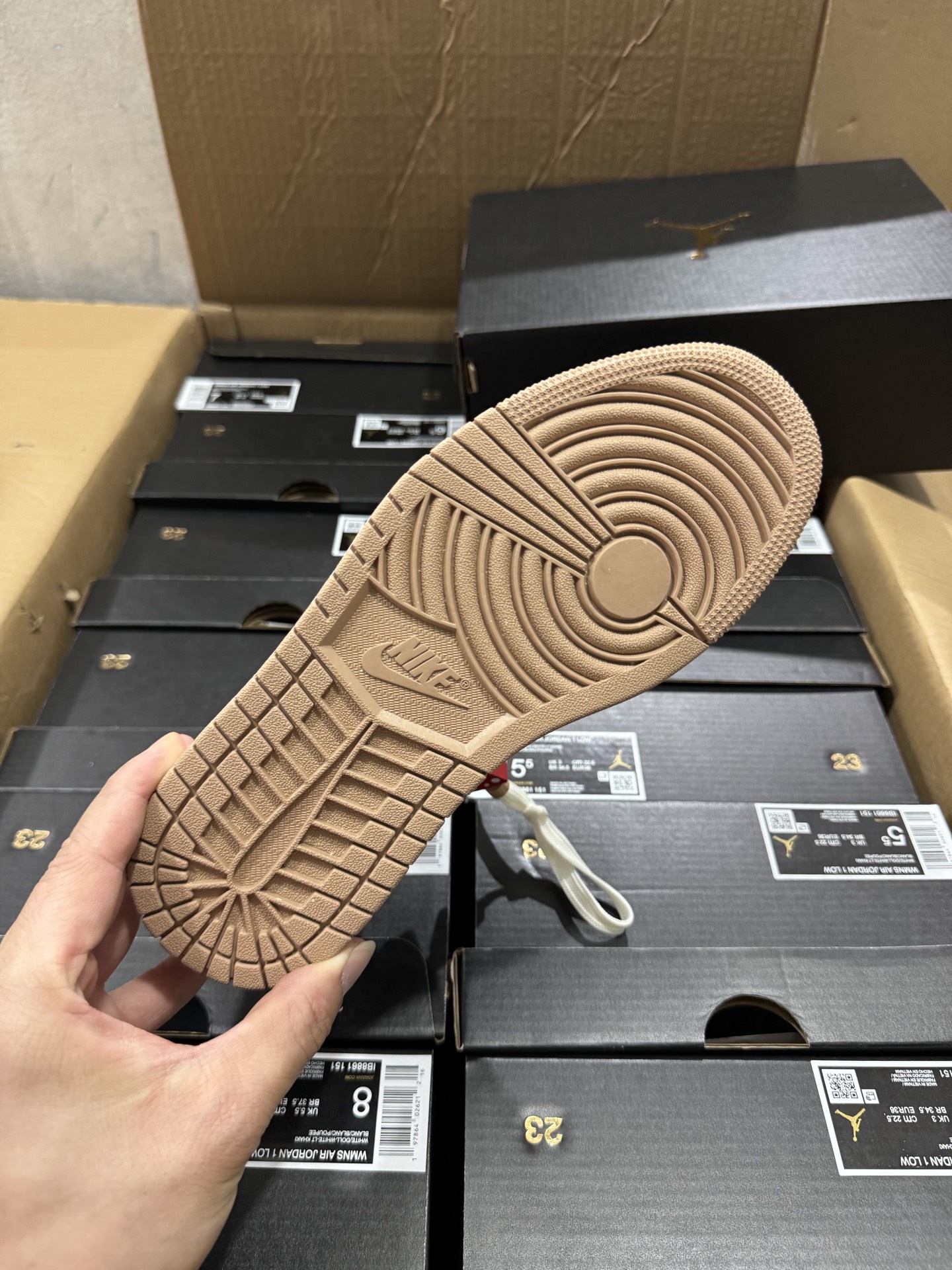 P160VT版本Air Jordan 1 Low AJ1 乔1低帮休闲板鞋 米黄粉 植物刺绣 IB8861-151