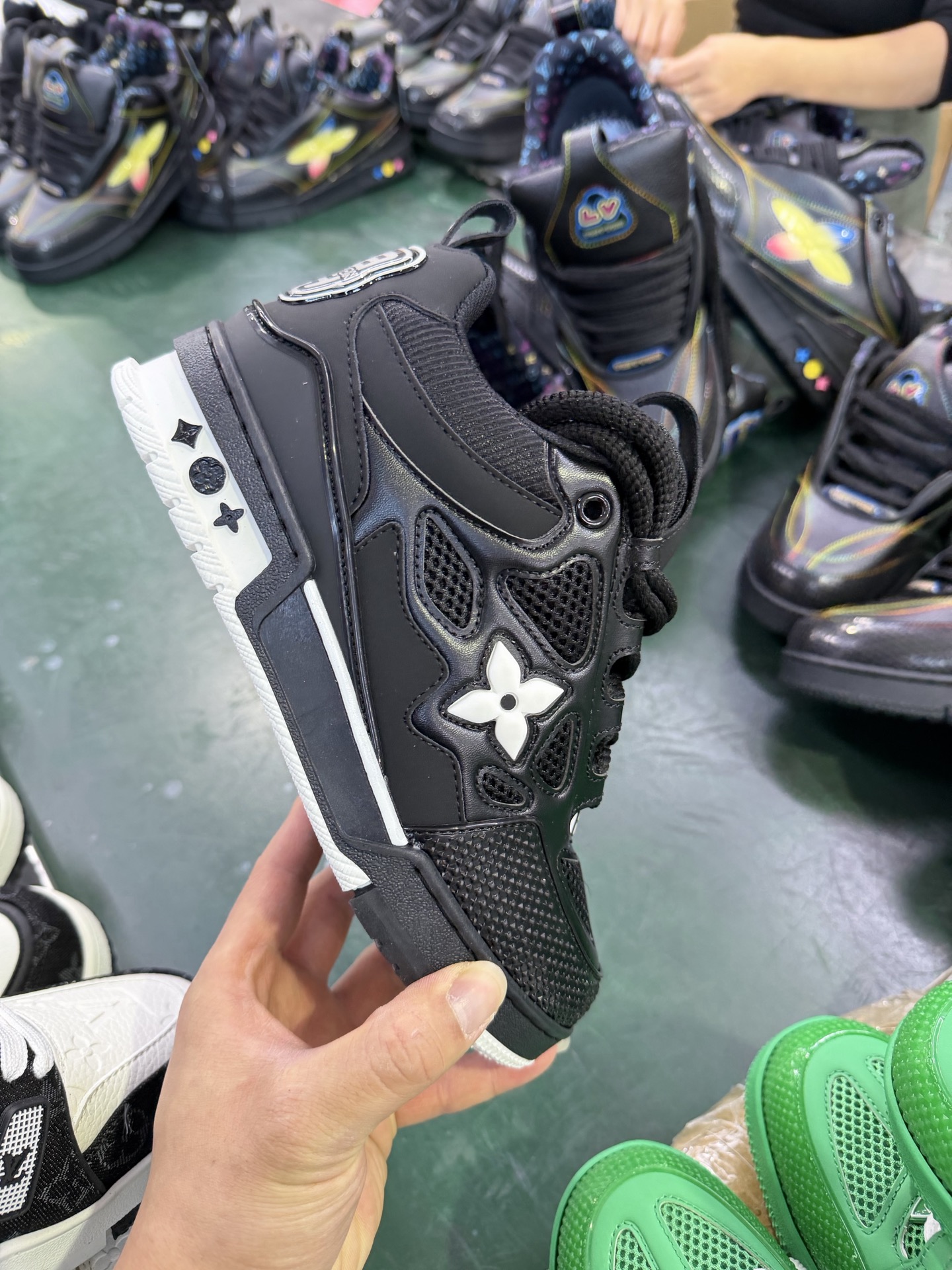 Tyler x Louis Vuitton 路易威登 LV Trainer 联名款 低帮休闲板鞋 海淘代购同渠道品质 高端零售 外贸充正专供 原版购入开发 ZP级全套包装 完美楦型 正确卡色 大底TPU 质感媲美原版 细节与原版一致 请注意区分市面通货材