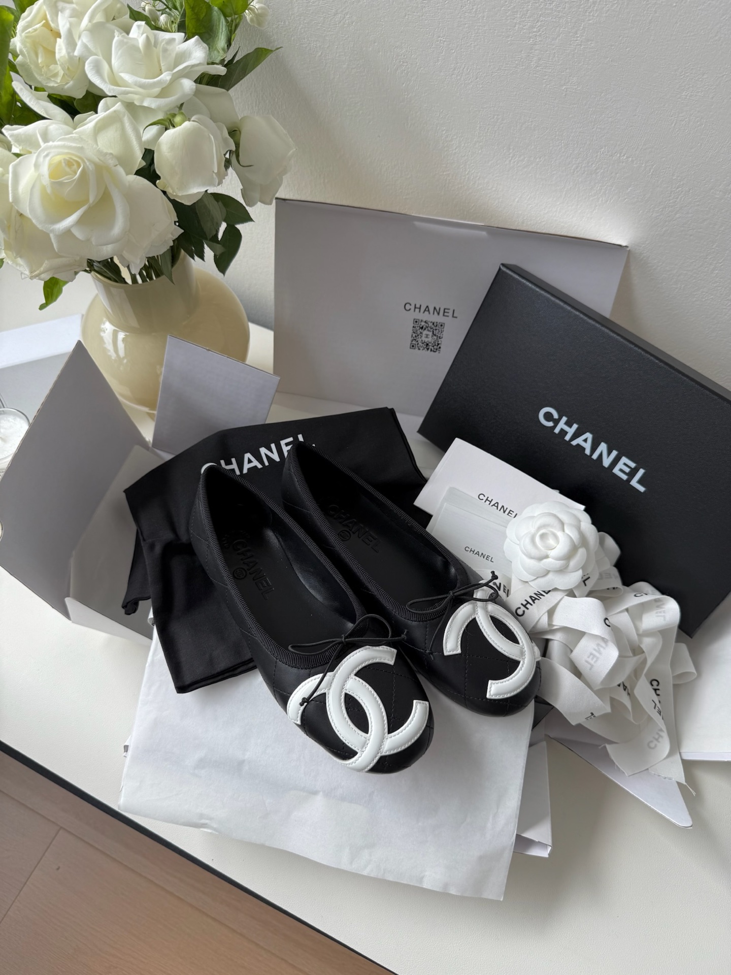 Черные кожаные балетки с логотипом Chanel